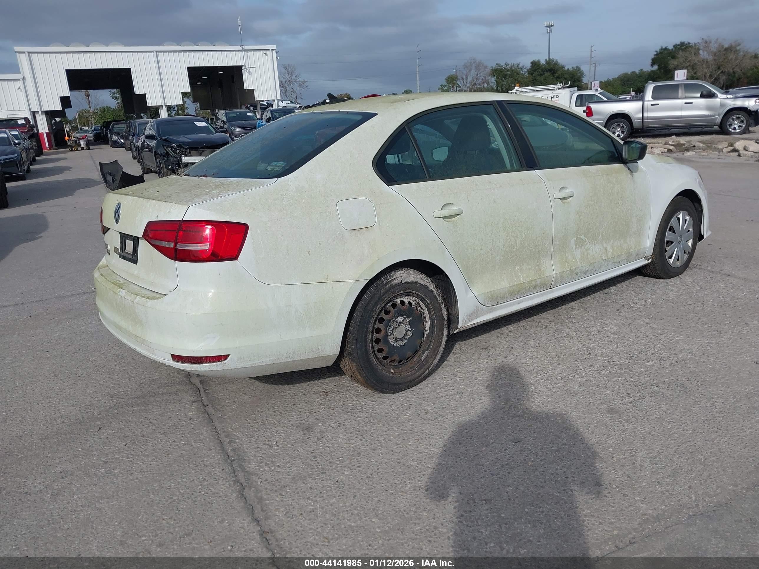 VOLKSWAGEN JETTA image 4