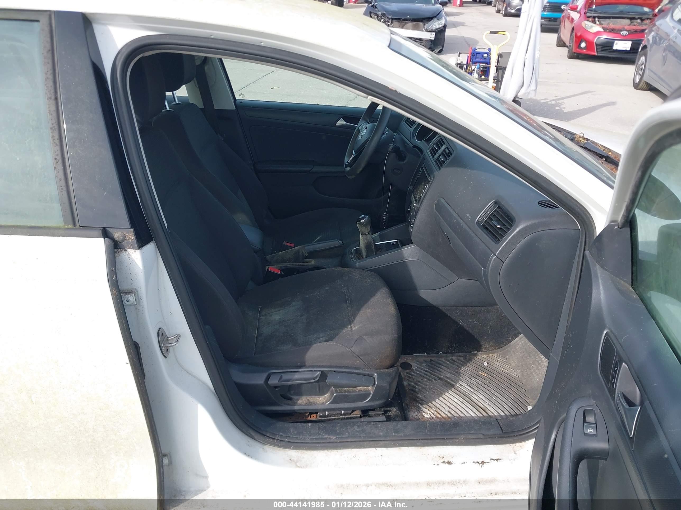 VOLKSWAGEN JETTA image 5