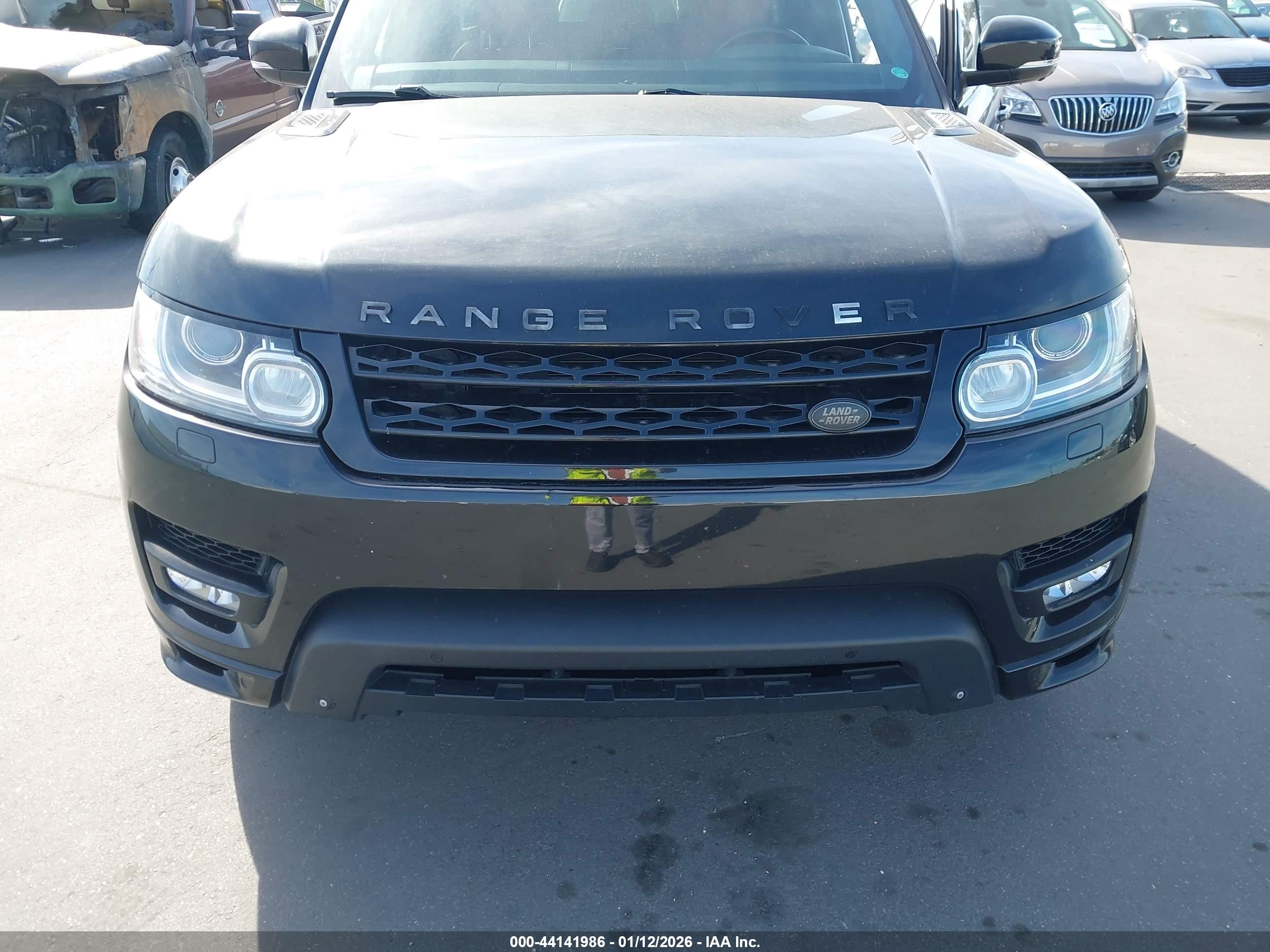 LAND ROVER image 6