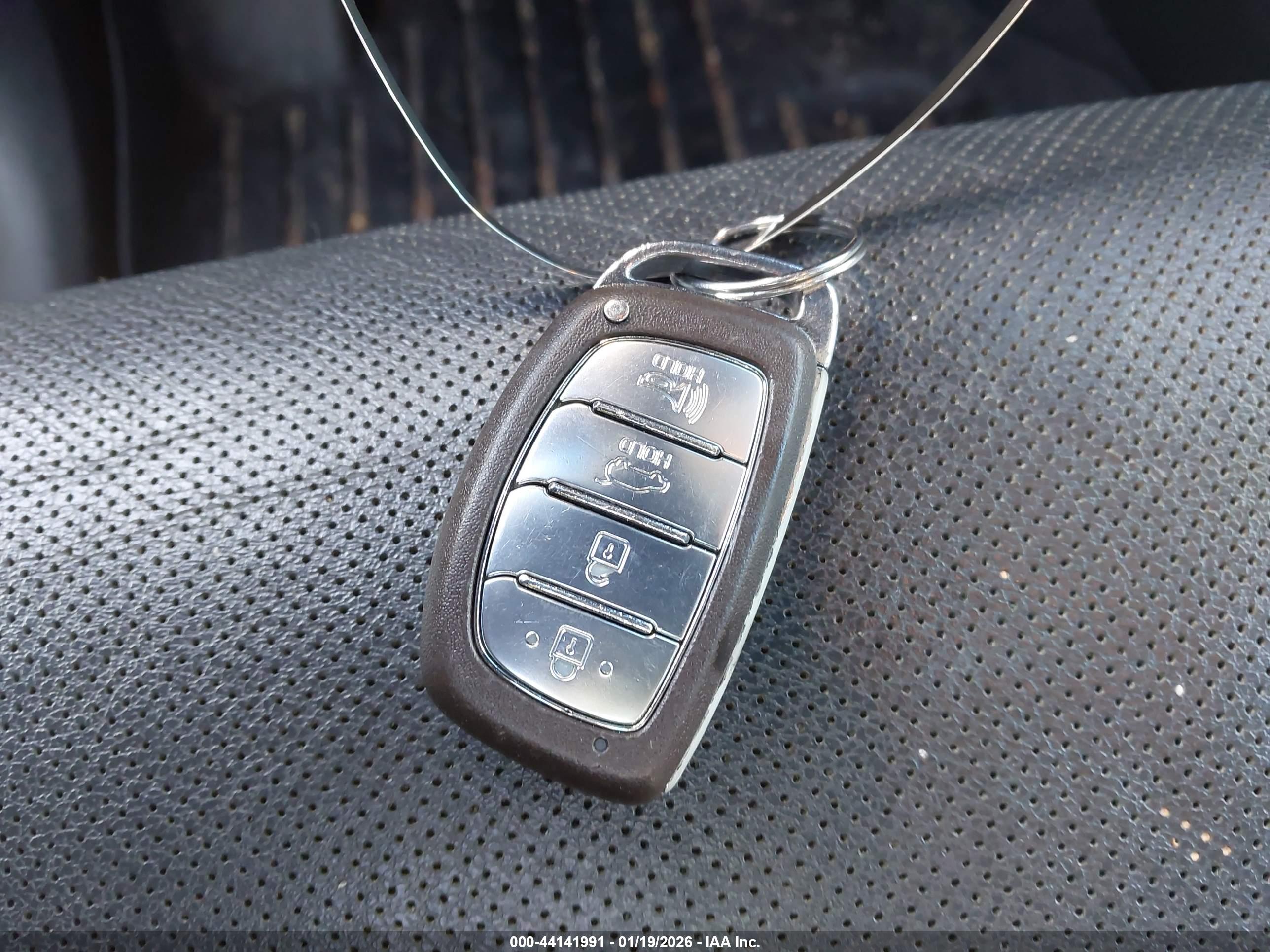 HYUNDAI TUCSON image 11