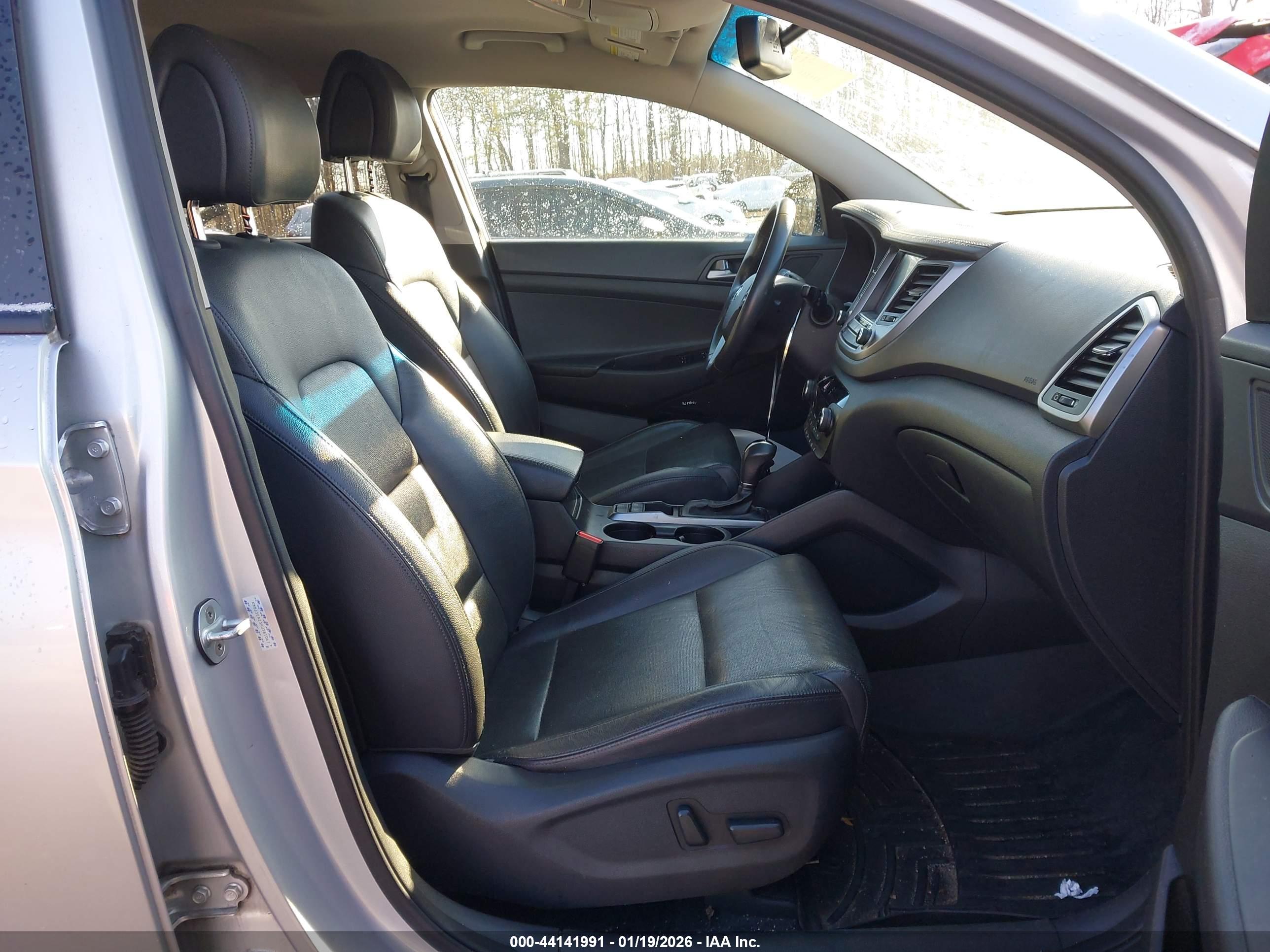 HYUNDAI TUCSON image 5