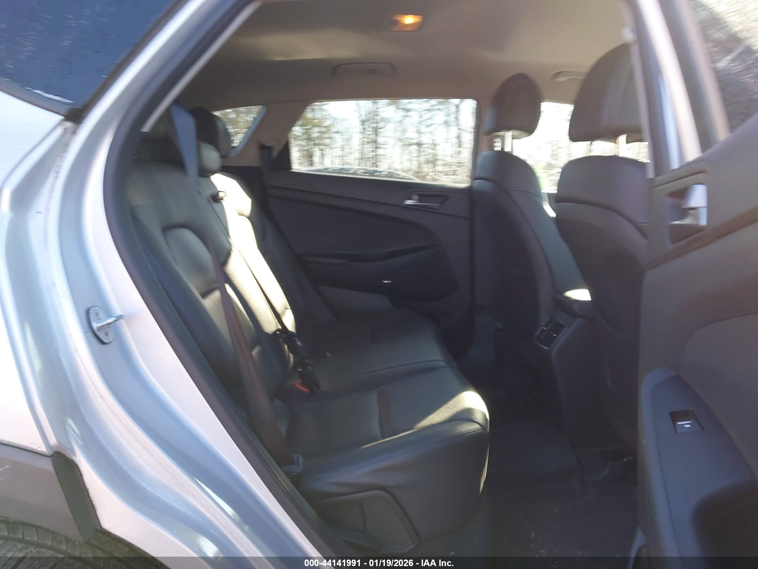 HYUNDAI TUCSON image 8