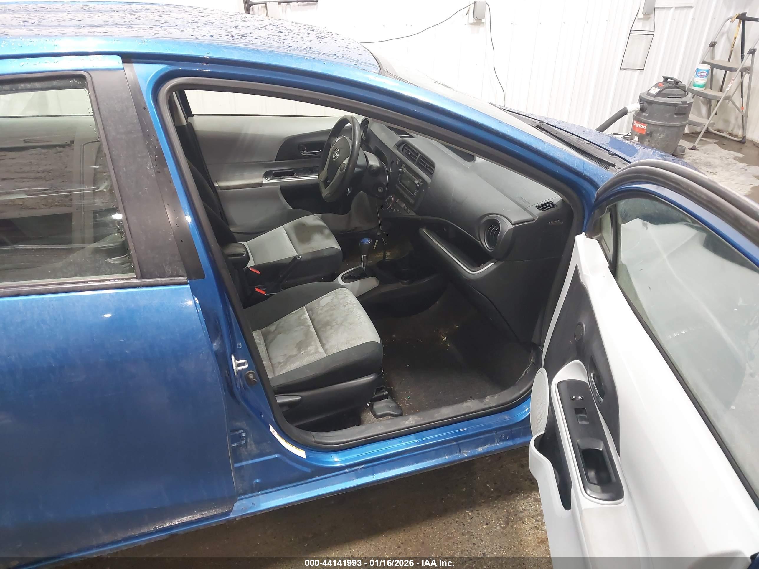TOYOTA PRIUS image 5
