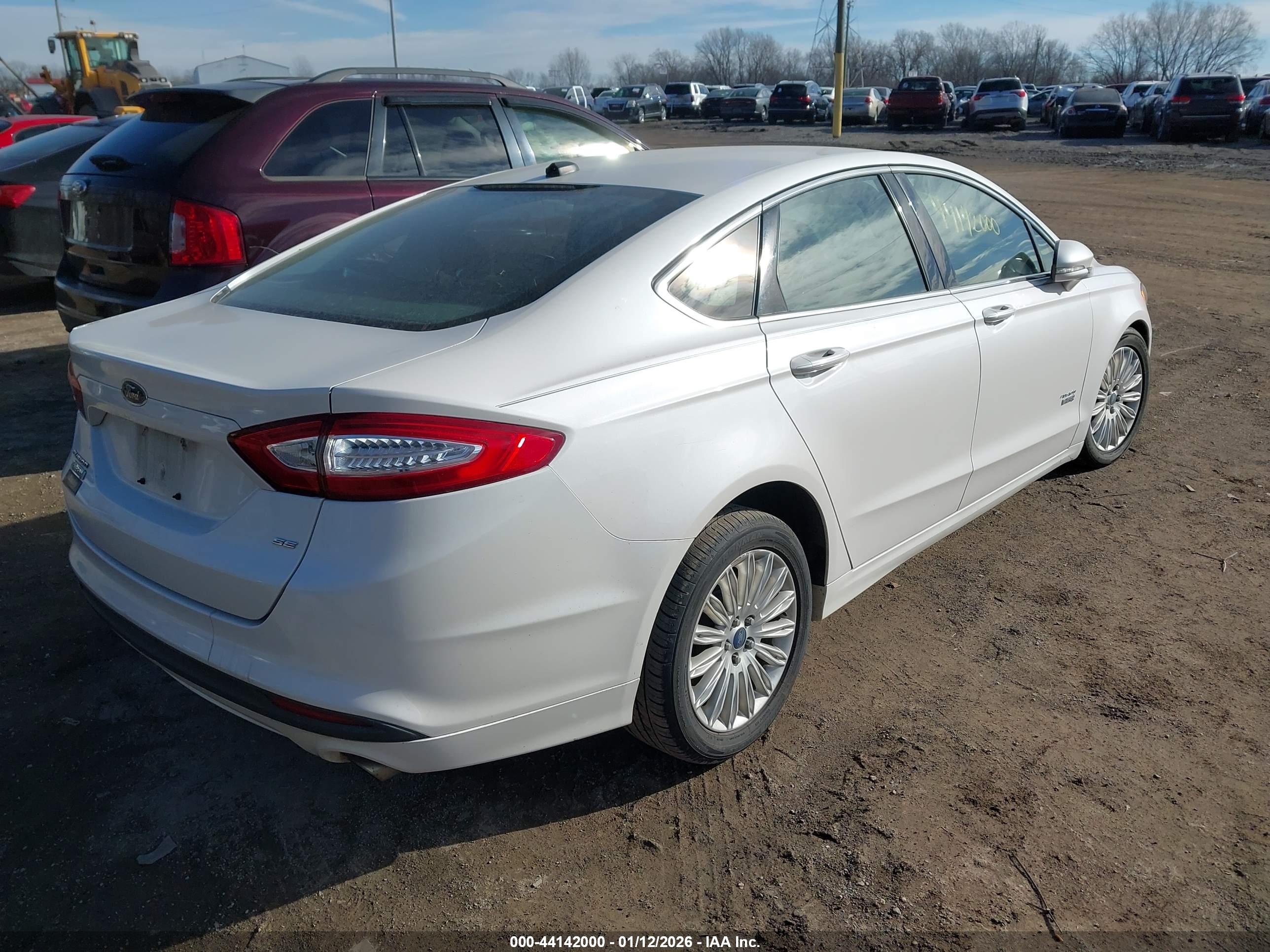 FORD FUSION image 4