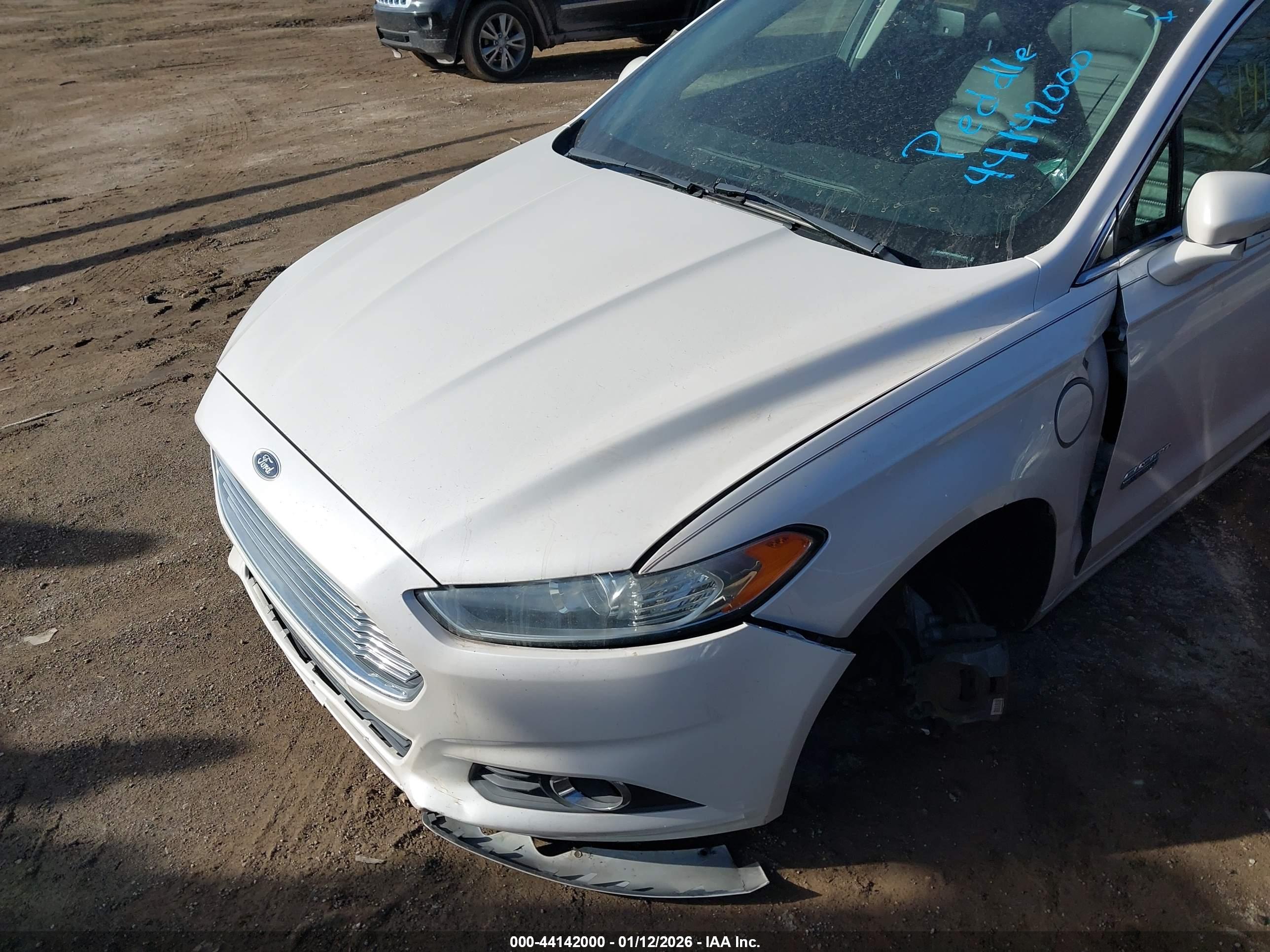 FORD FUSION image 6