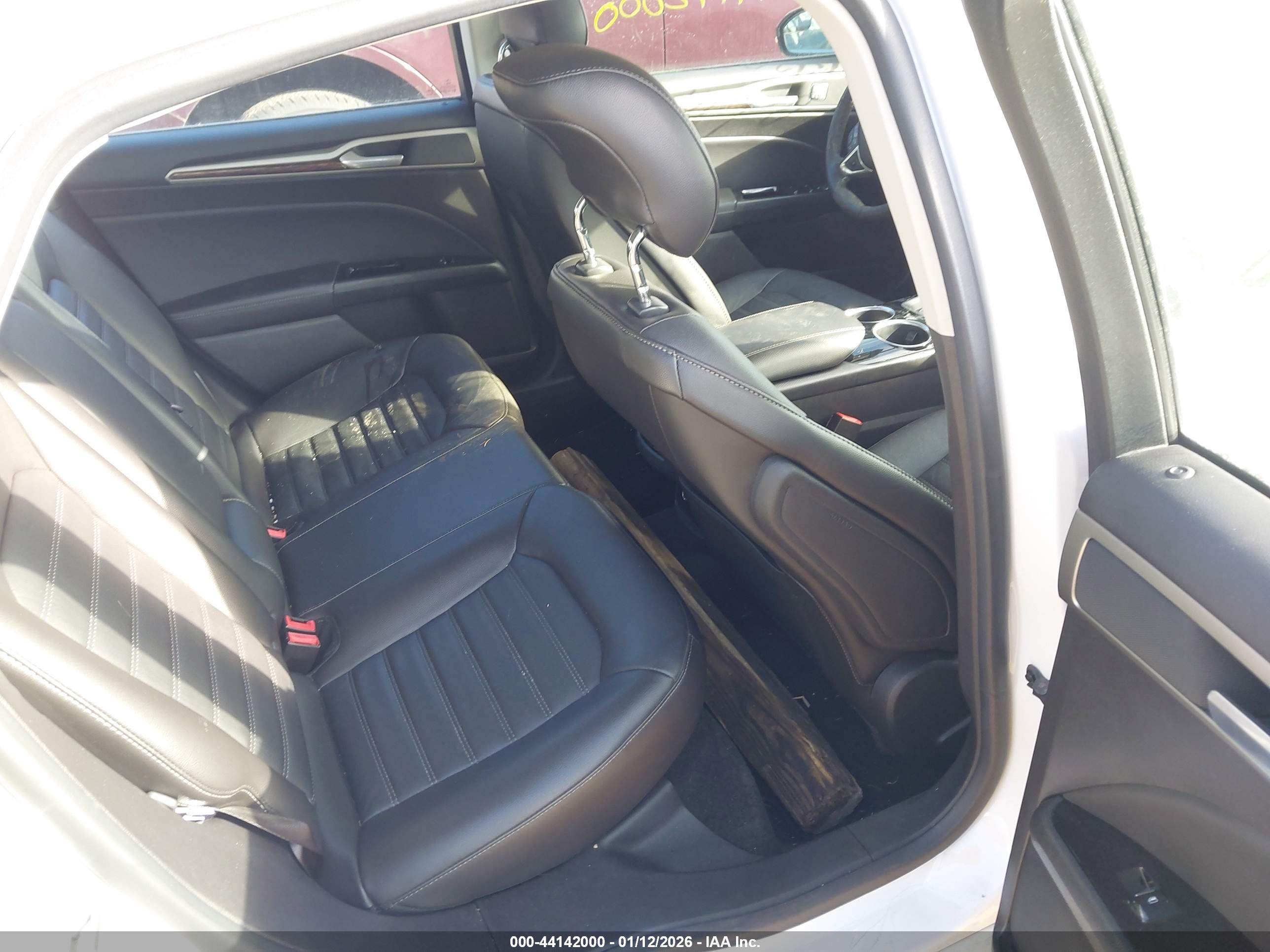FORD FUSION image 8