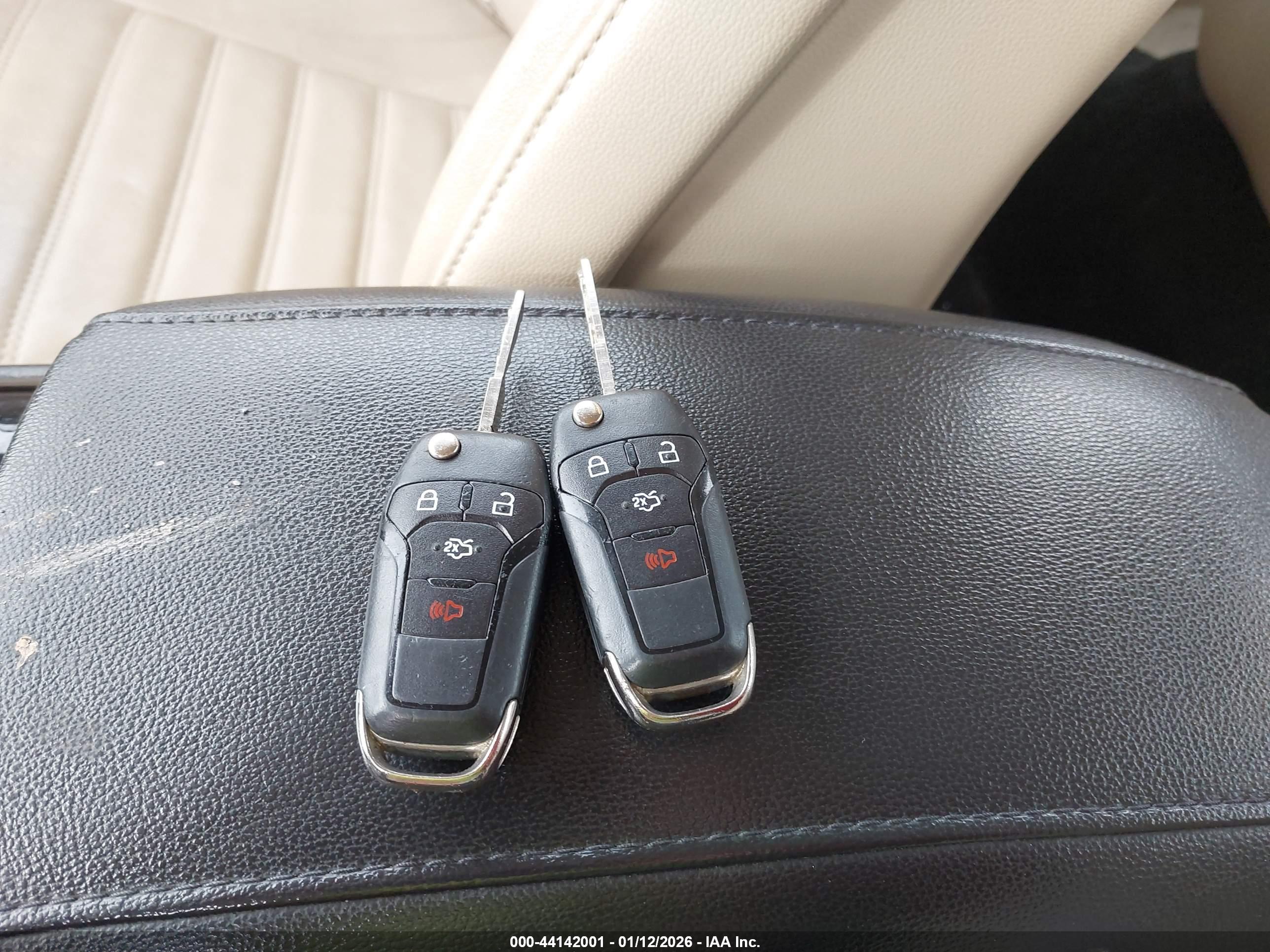 FORD FUSION image 11