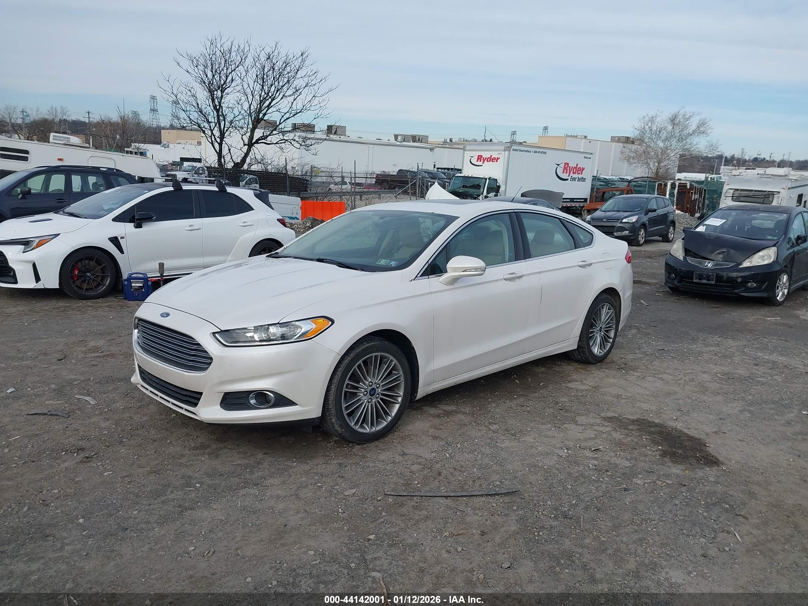 FORD FUSION image 2