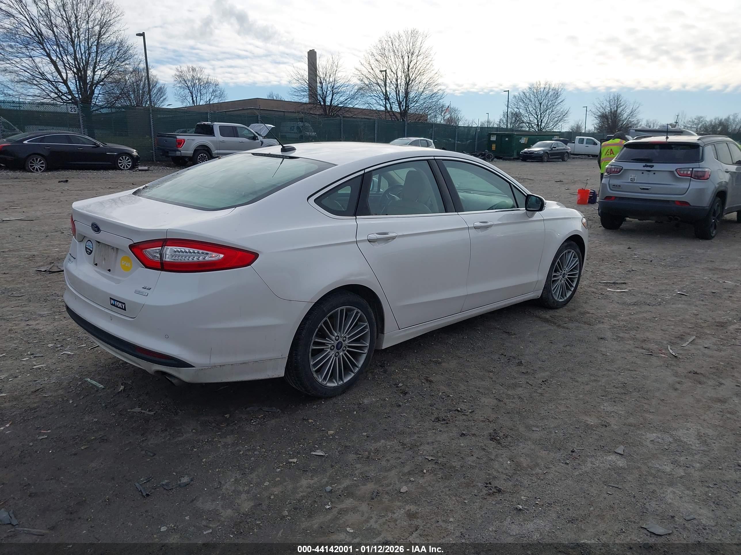 FORD FUSION image 4