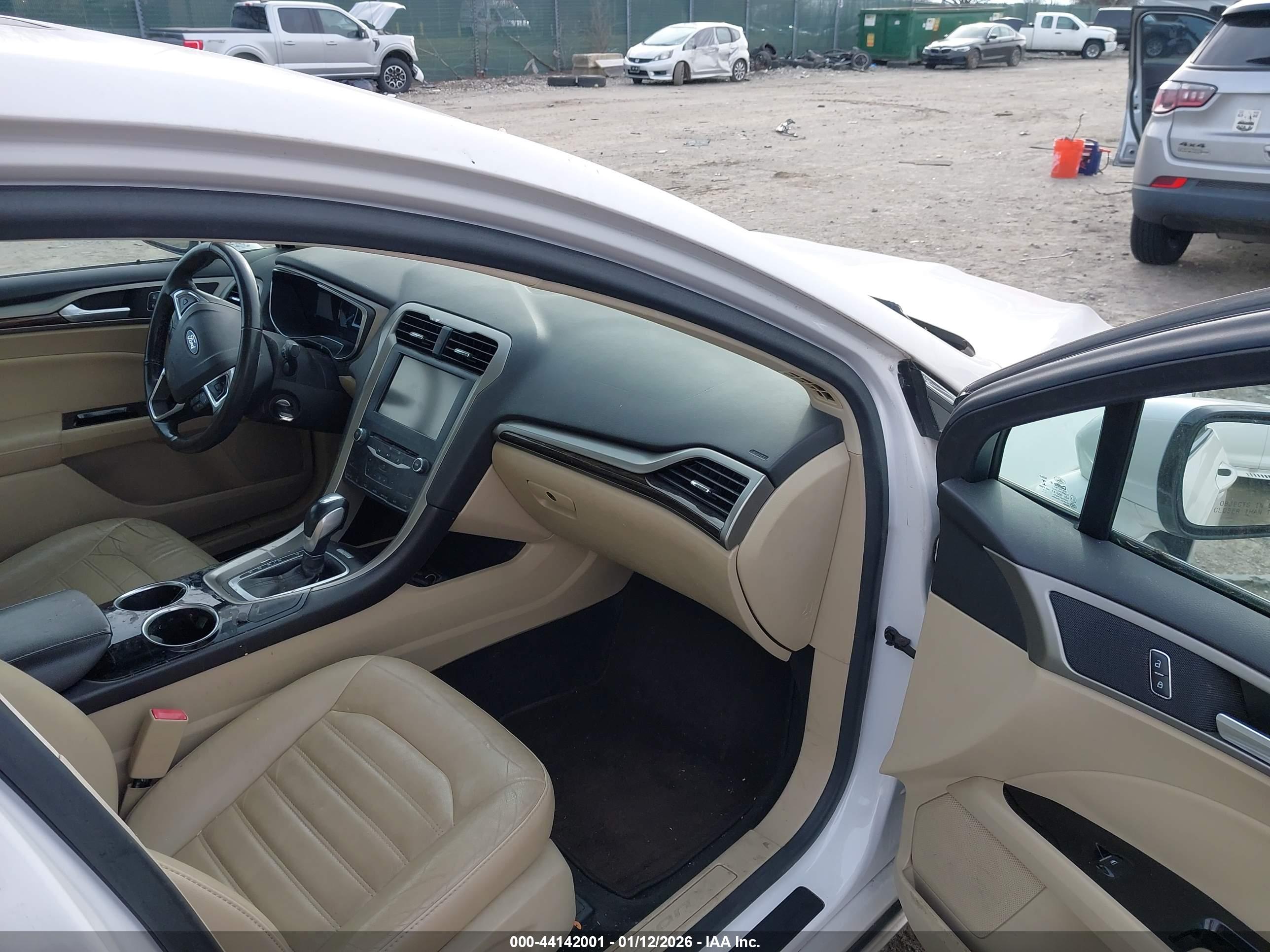 FORD FUSION image 5