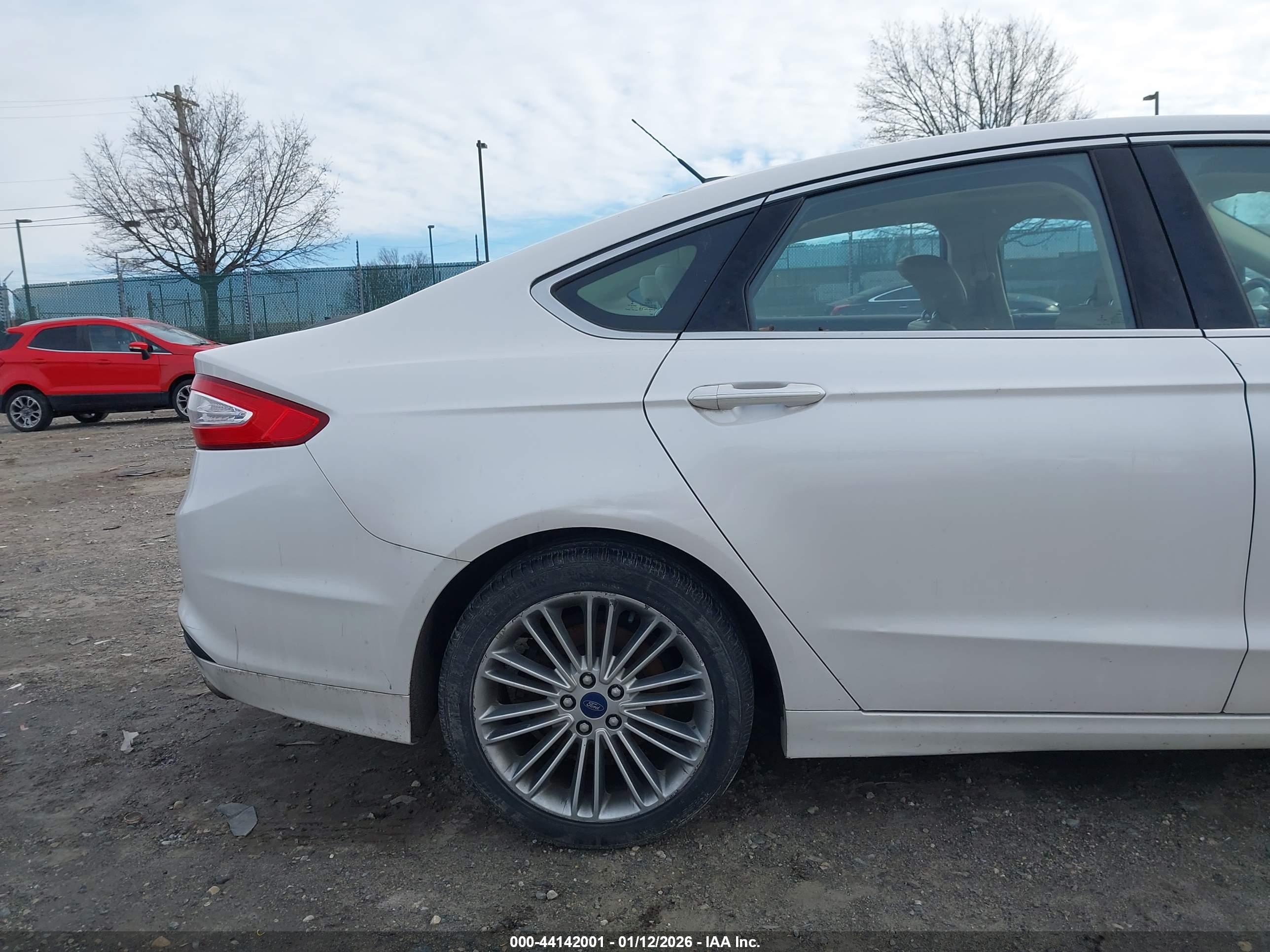 FORD FUSION image 6