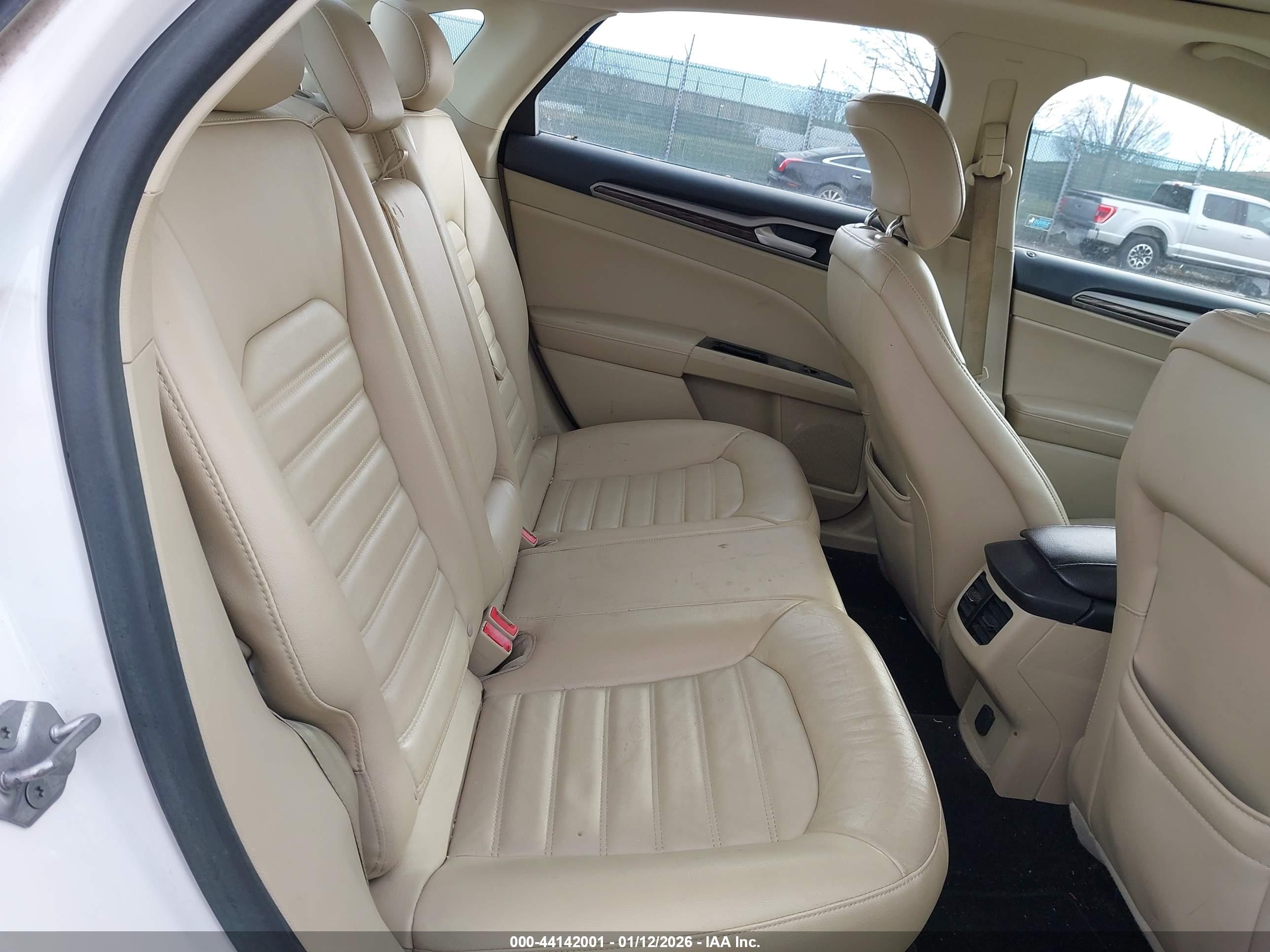 FORD FUSION image 8