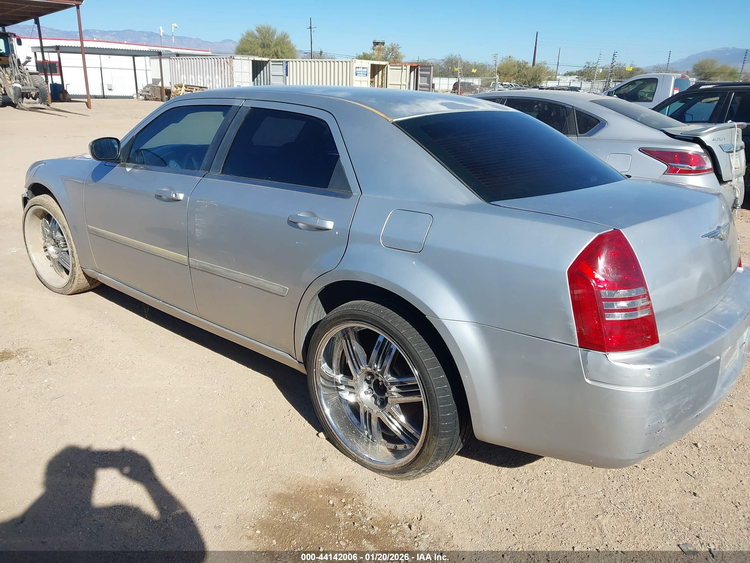CHRYSLER 300 image 3