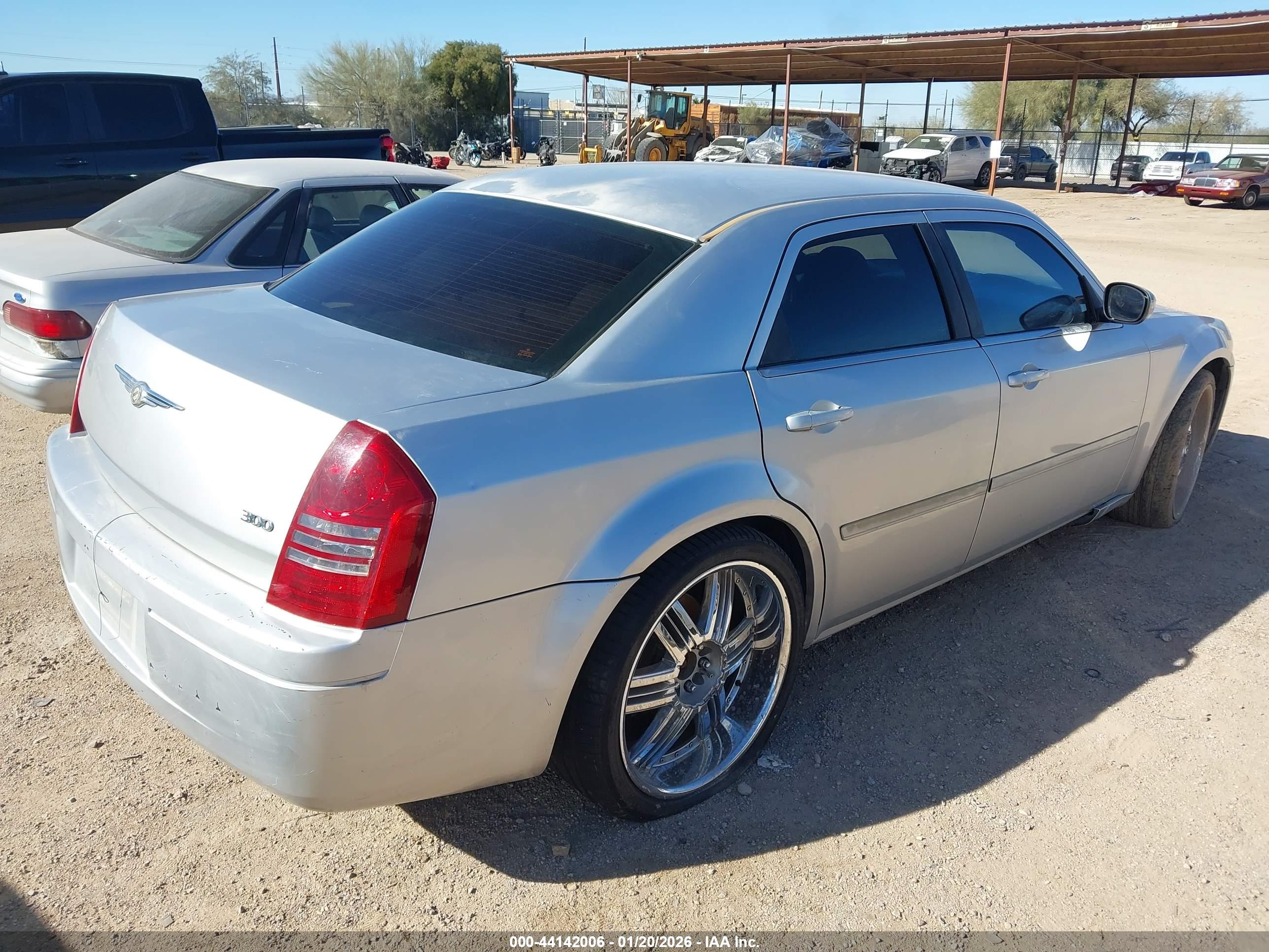 CHRYSLER 300 image 4