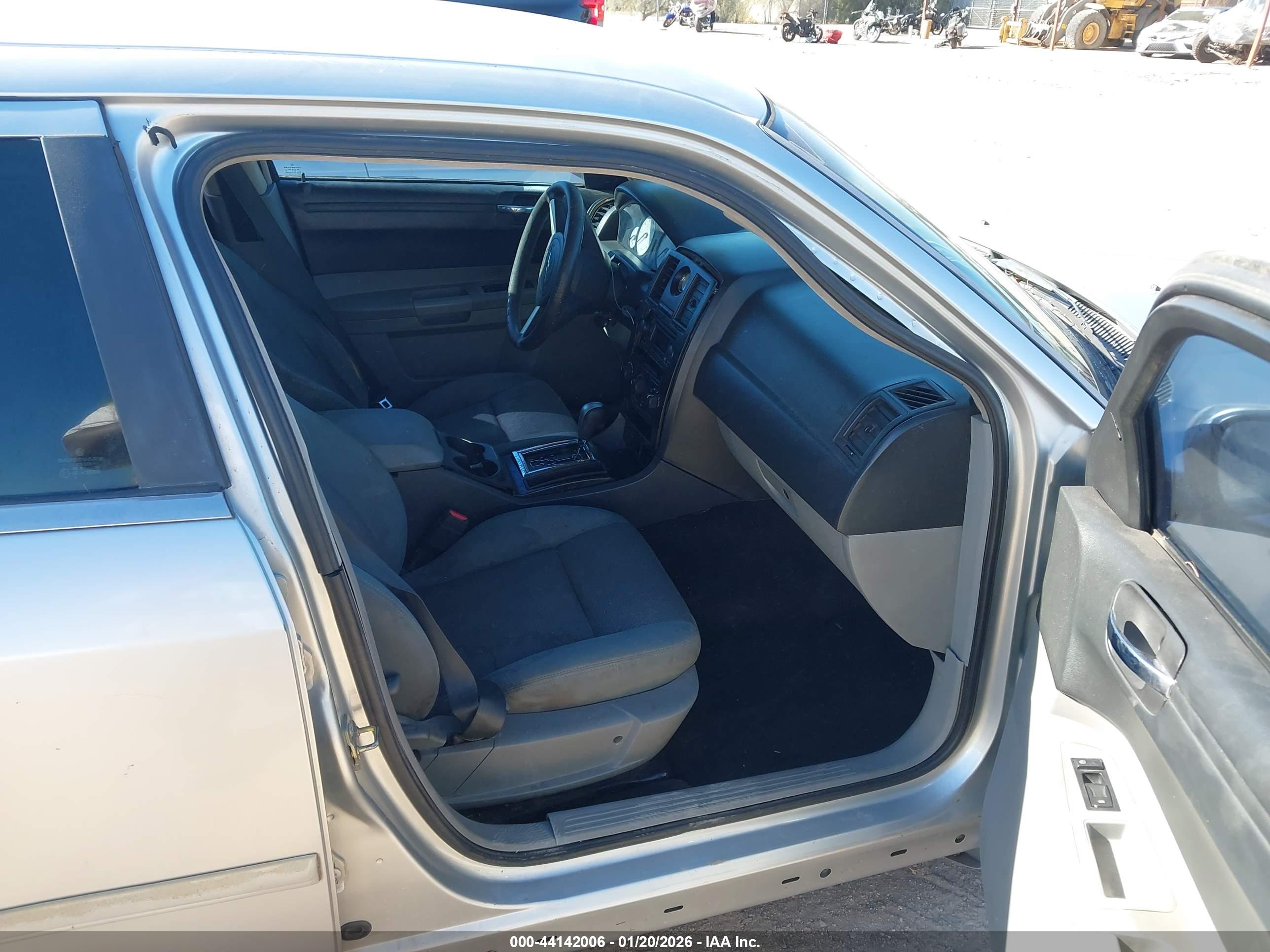 CHRYSLER 300 image 5