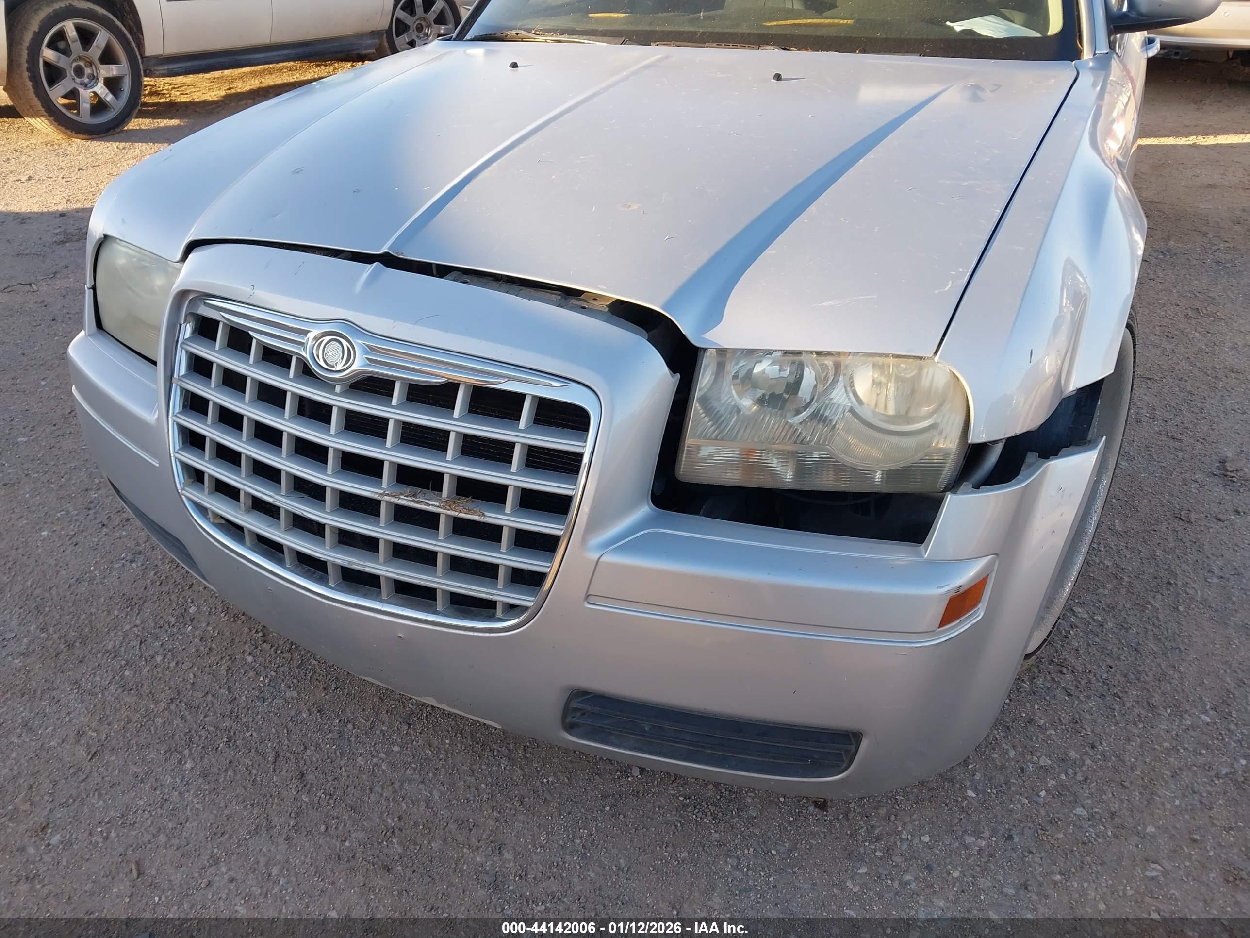 CHRYSLER 300 image 6