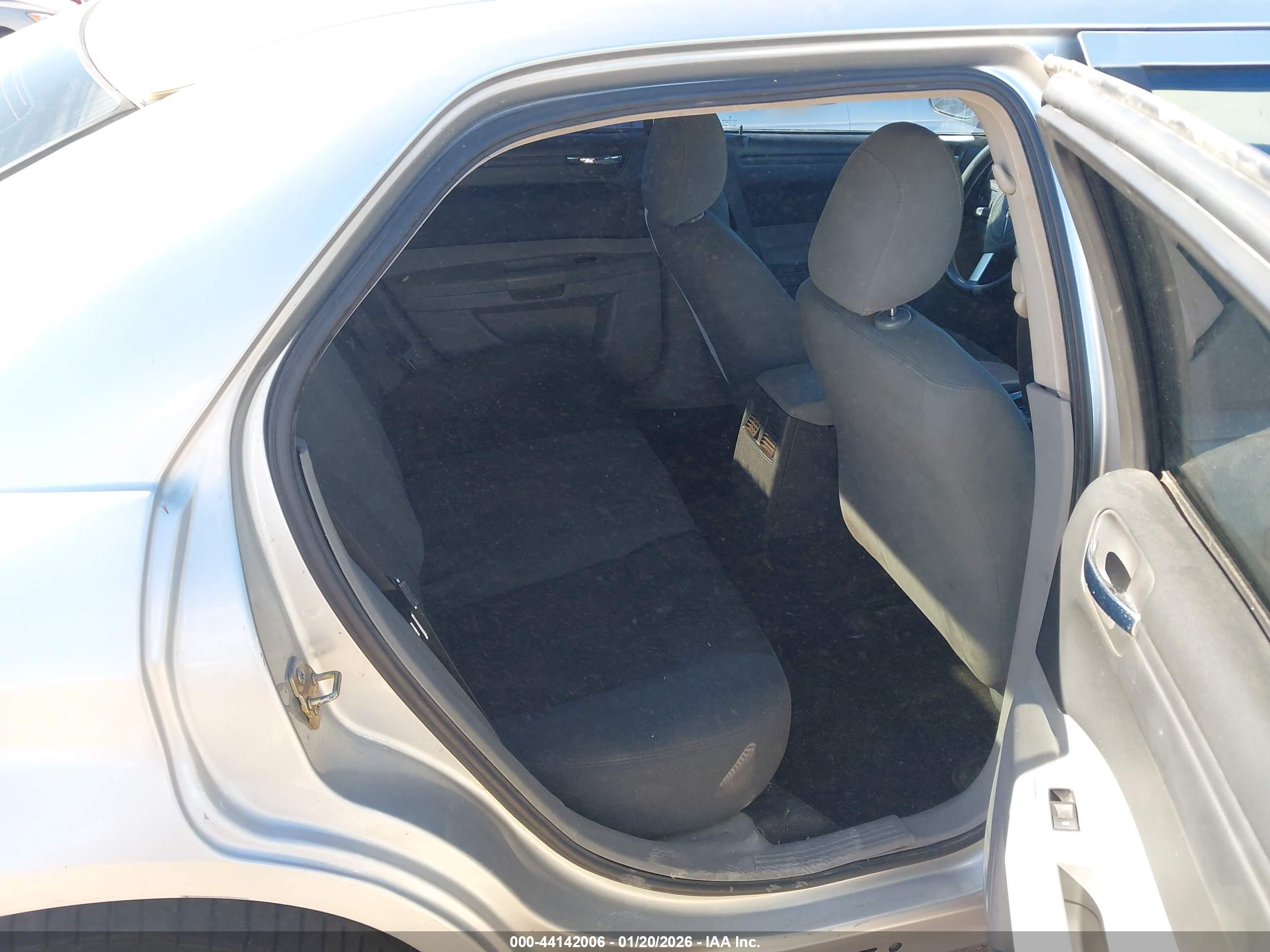 CHRYSLER 300 image 8