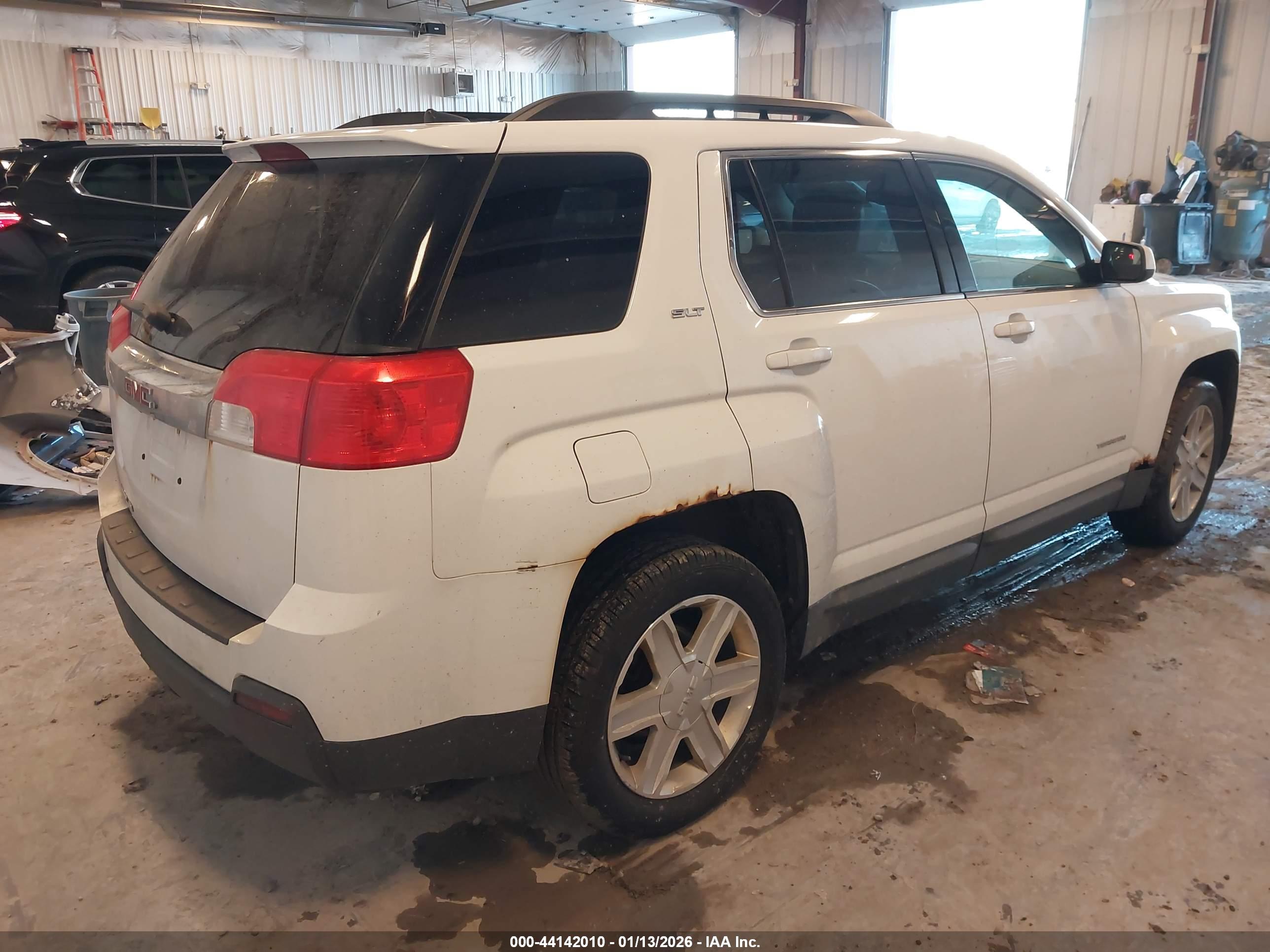 GMC TERRAIN image 4