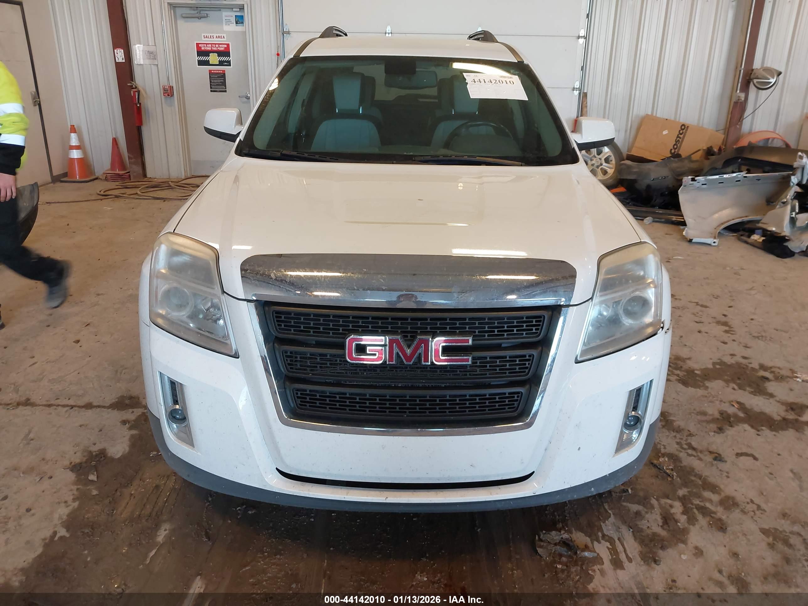 GMC TERRAIN image 6