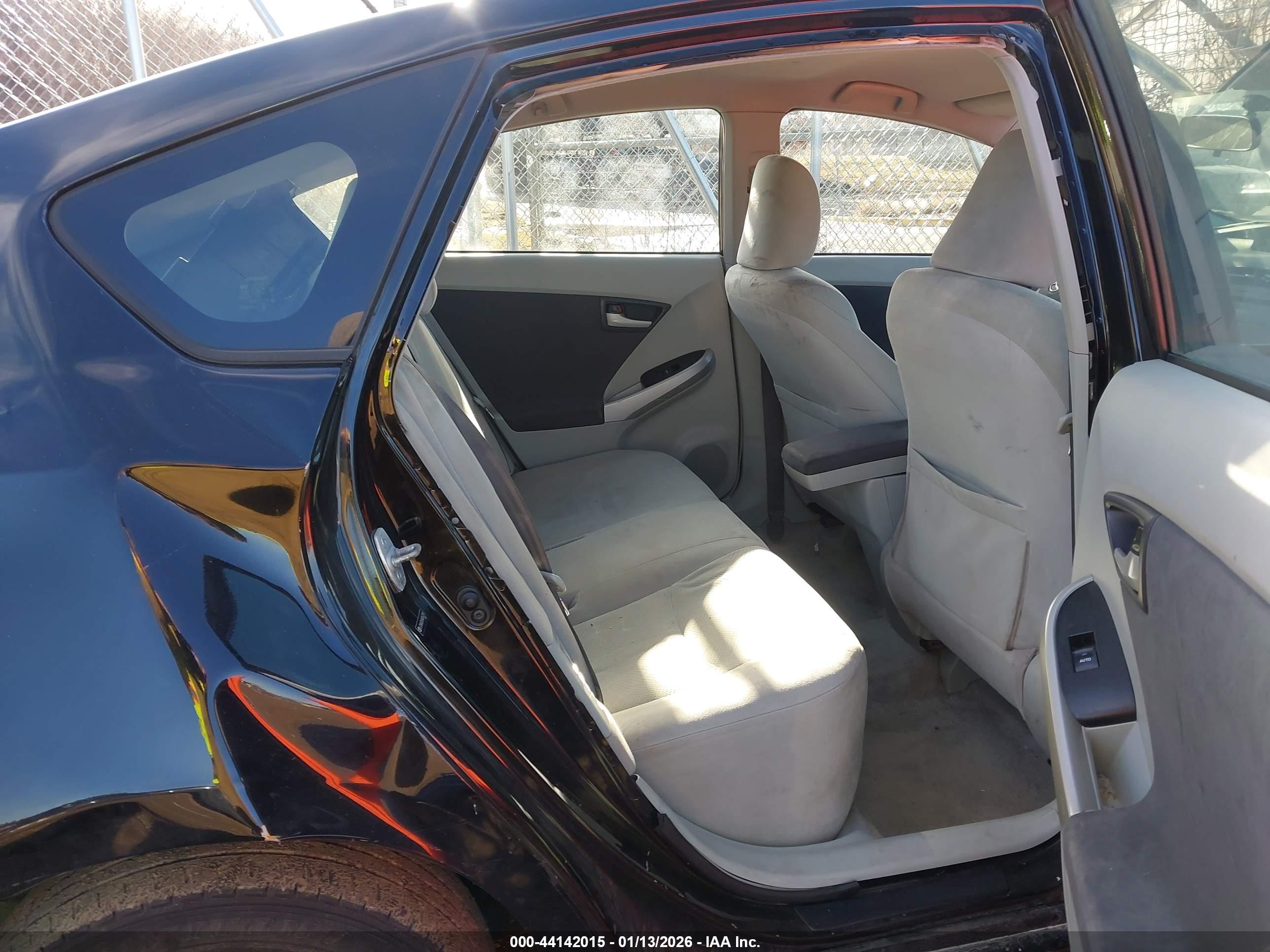 TOYOTA PRIUS image 8