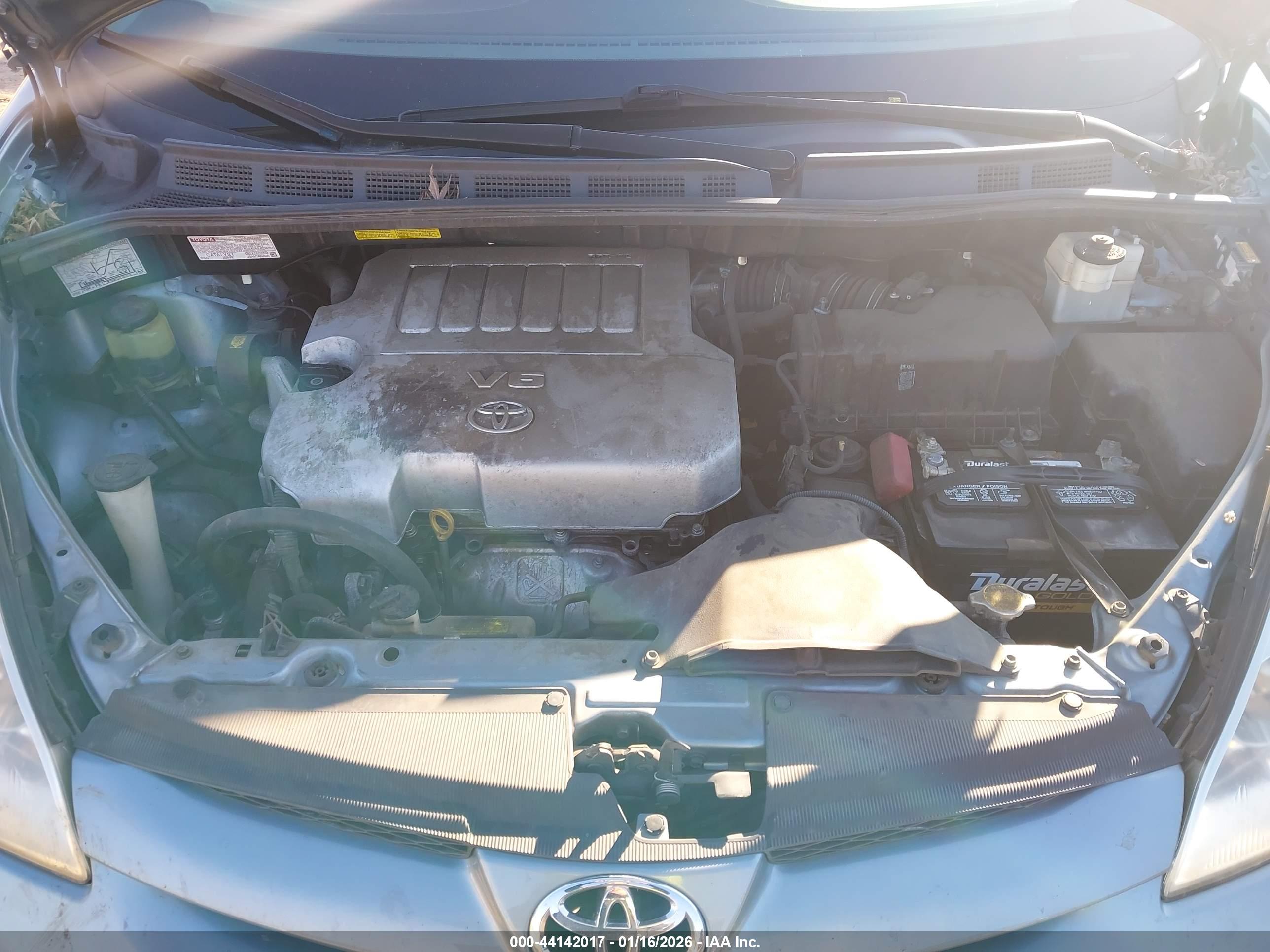 TOYOTA SIENNA image 10
