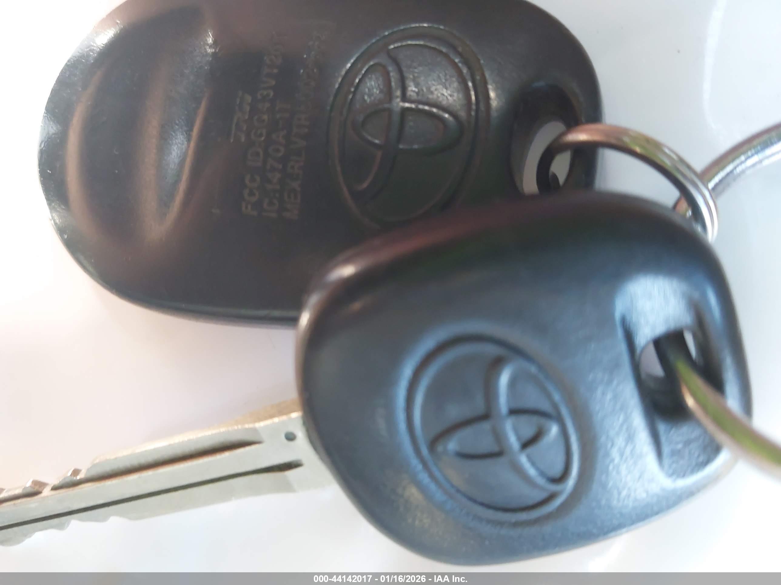 TOYOTA SIENNA image 11