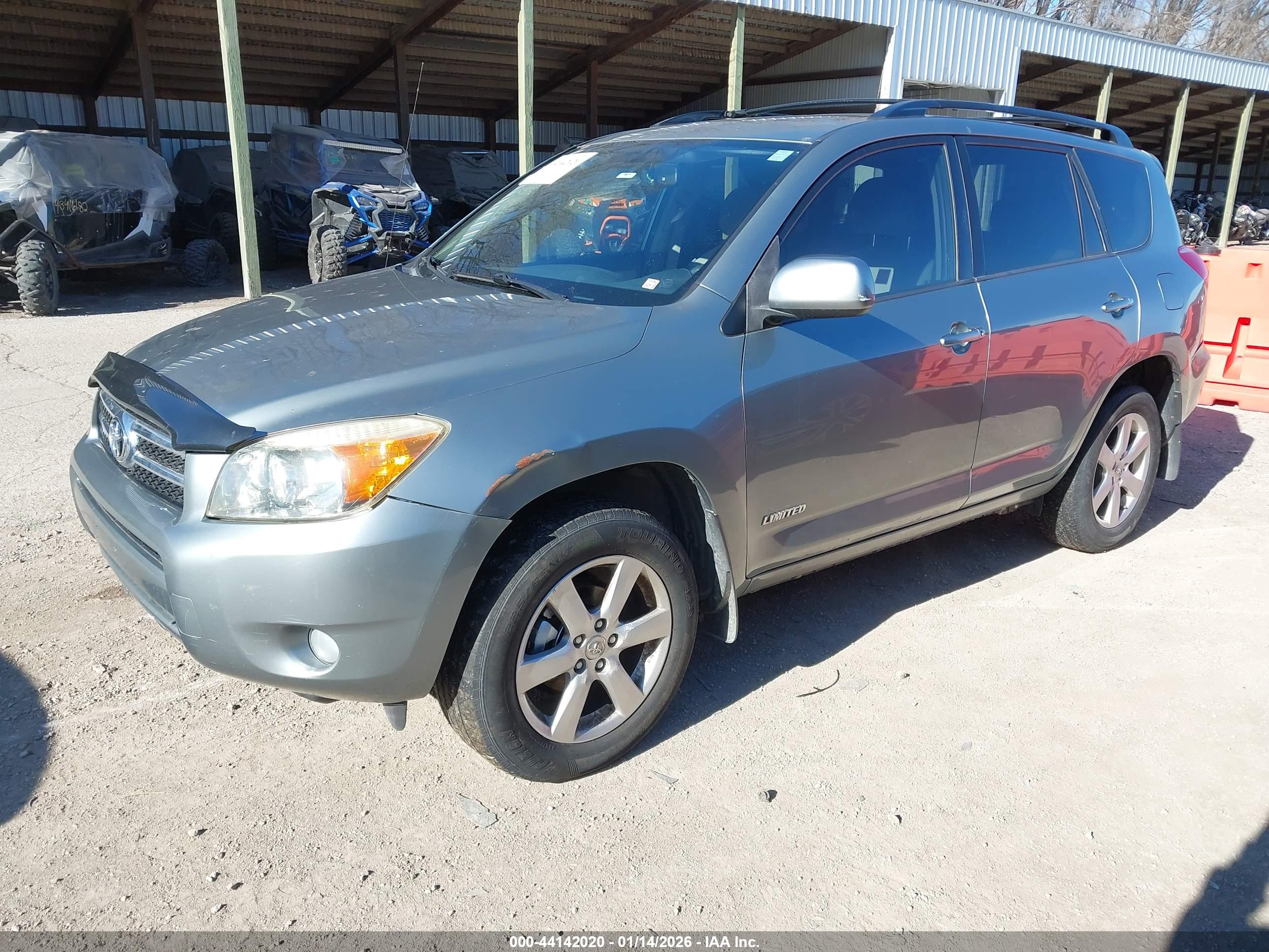 TOYOTA RAV4 image 2