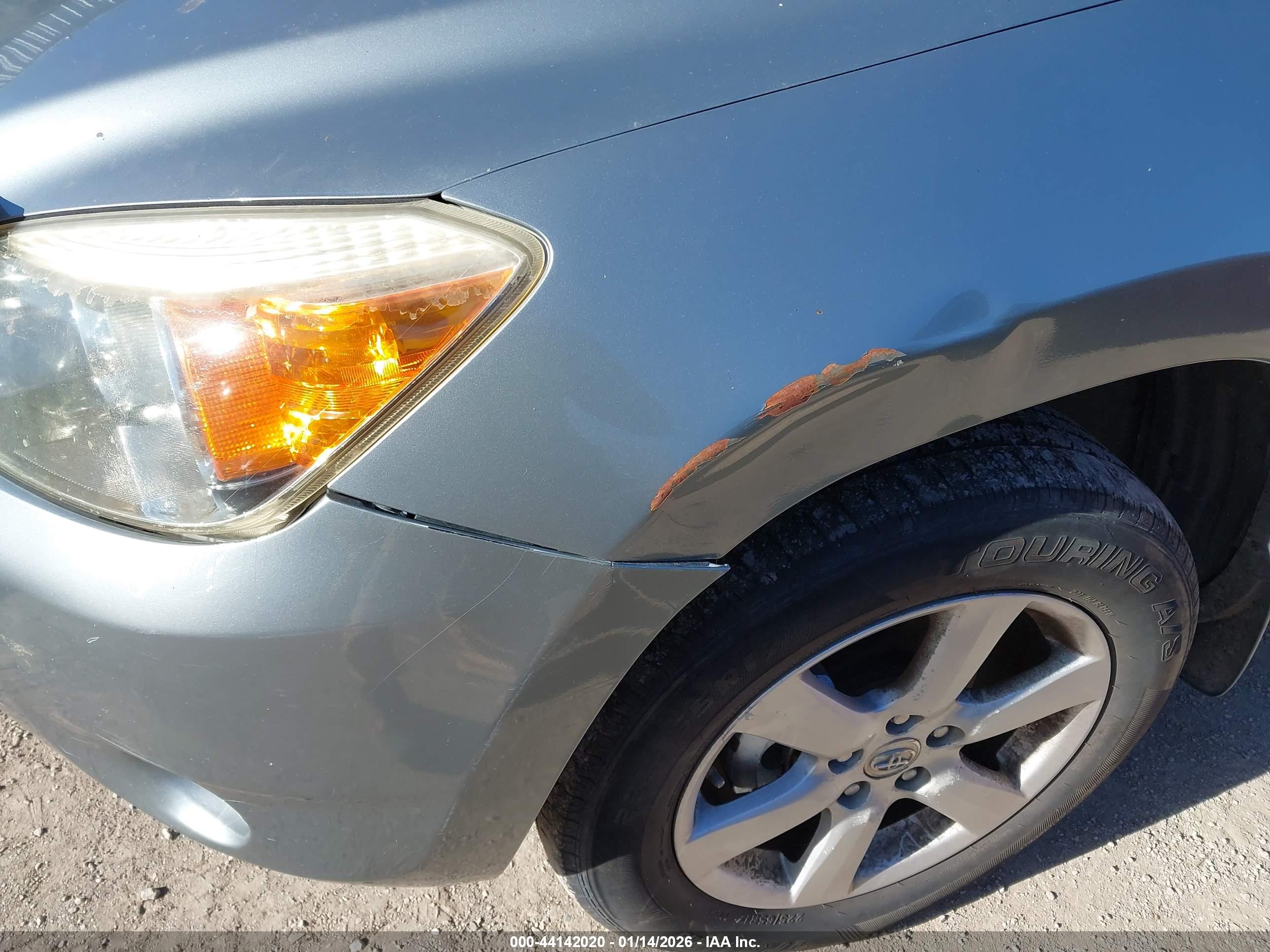 TOYOTA RAV4 image 6