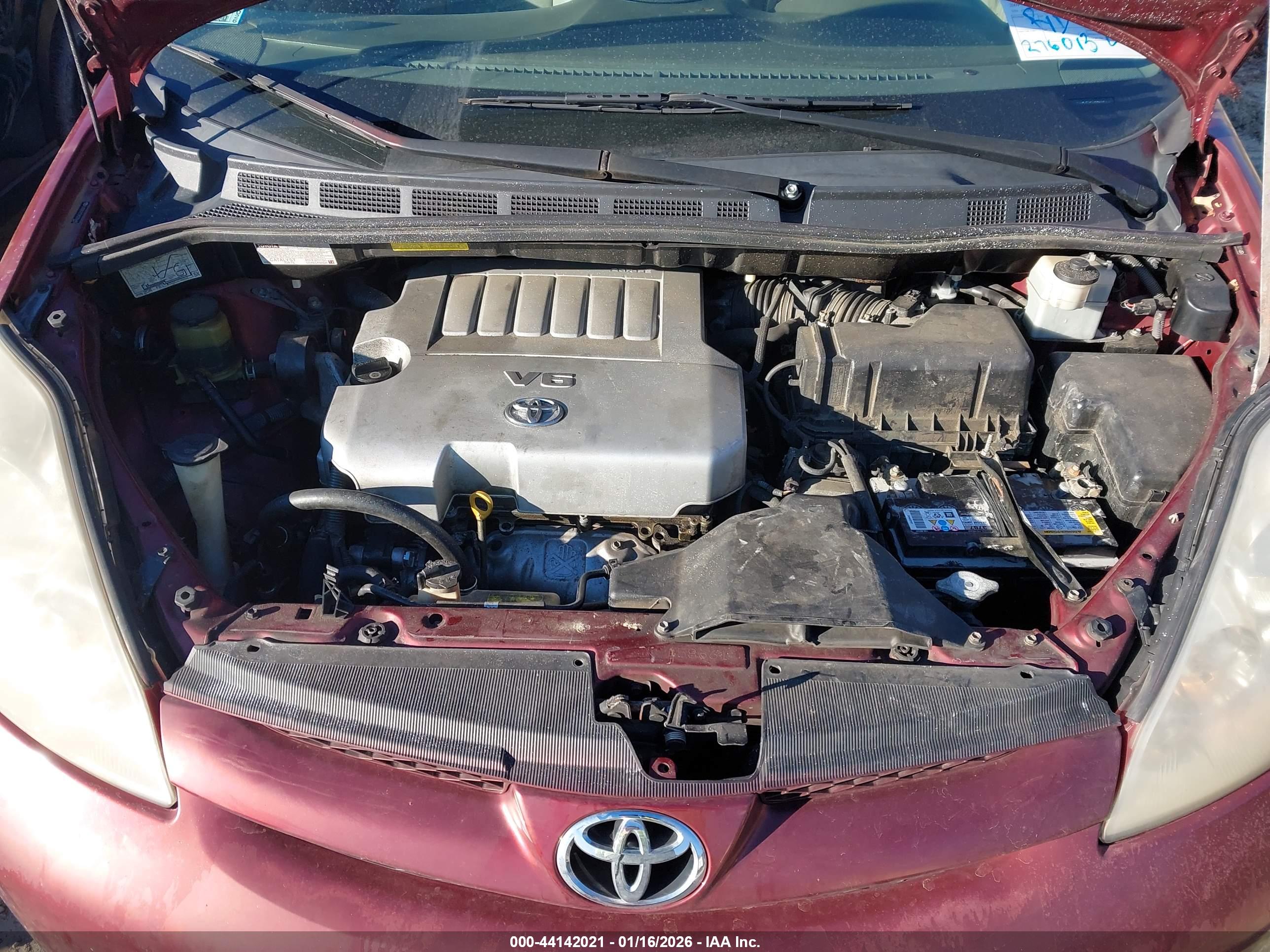 TOYOTA SIENNA image 10