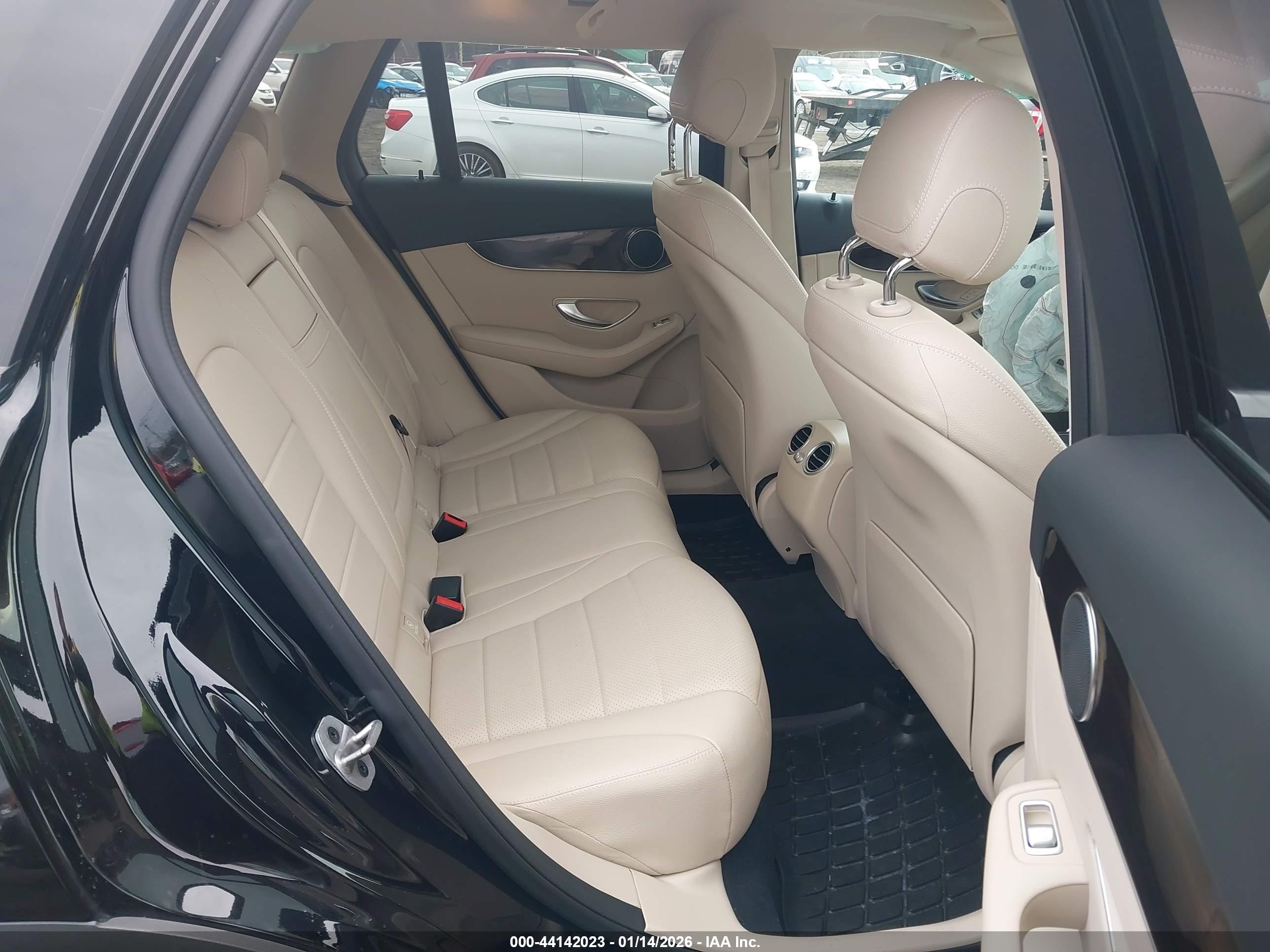 MERCEDES-BENZ GLC image 8