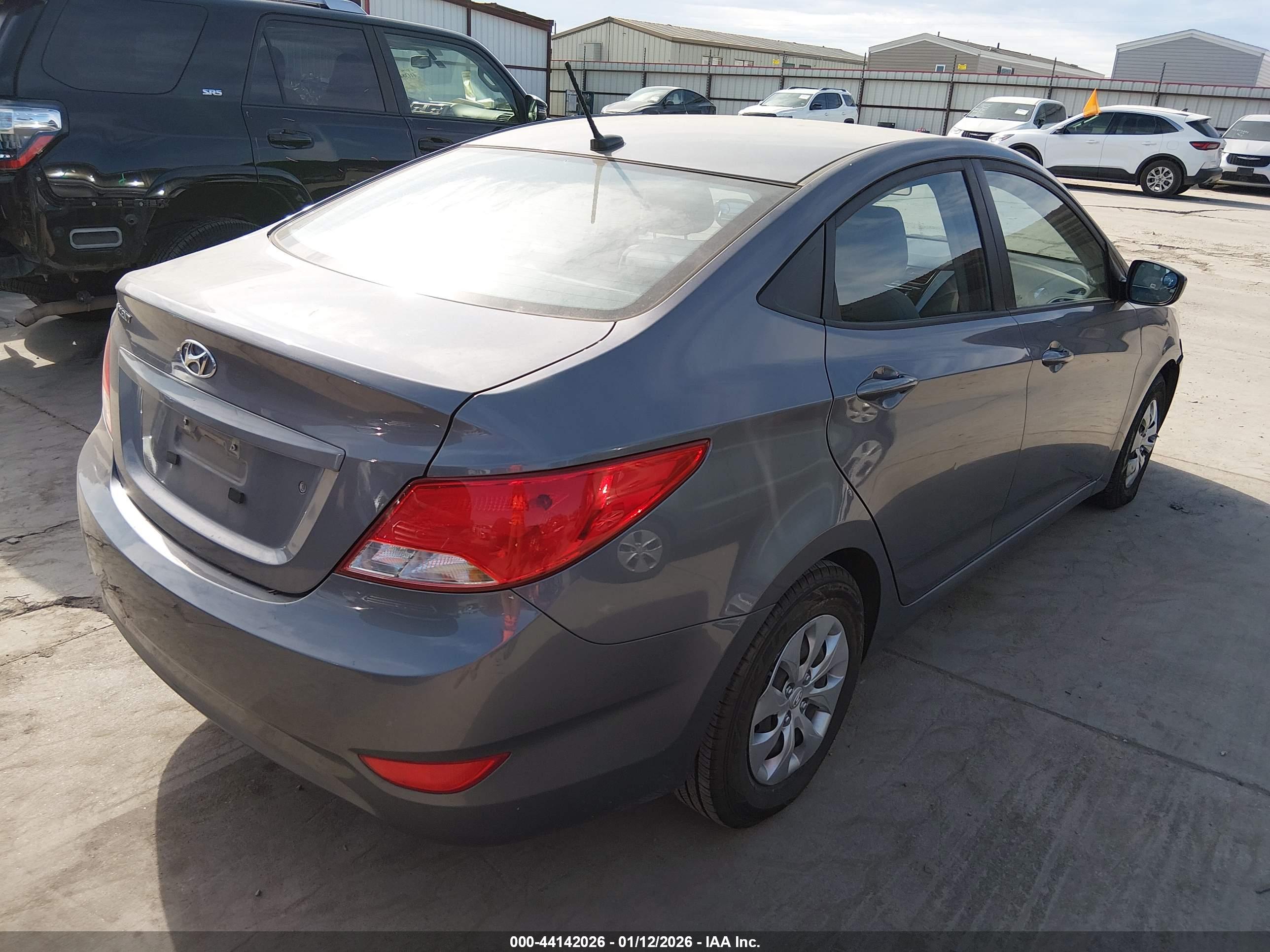 HYUNDAI ACCENT image 4