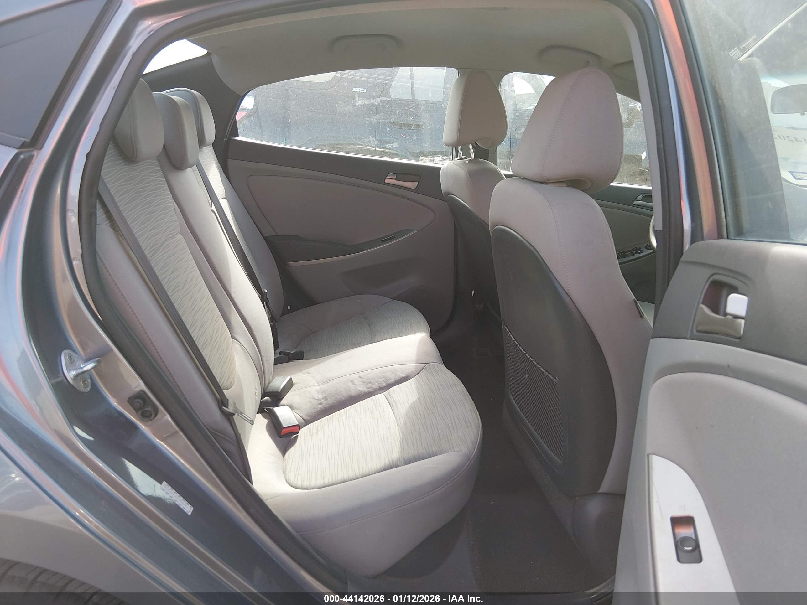 HYUNDAI ACCENT image 8