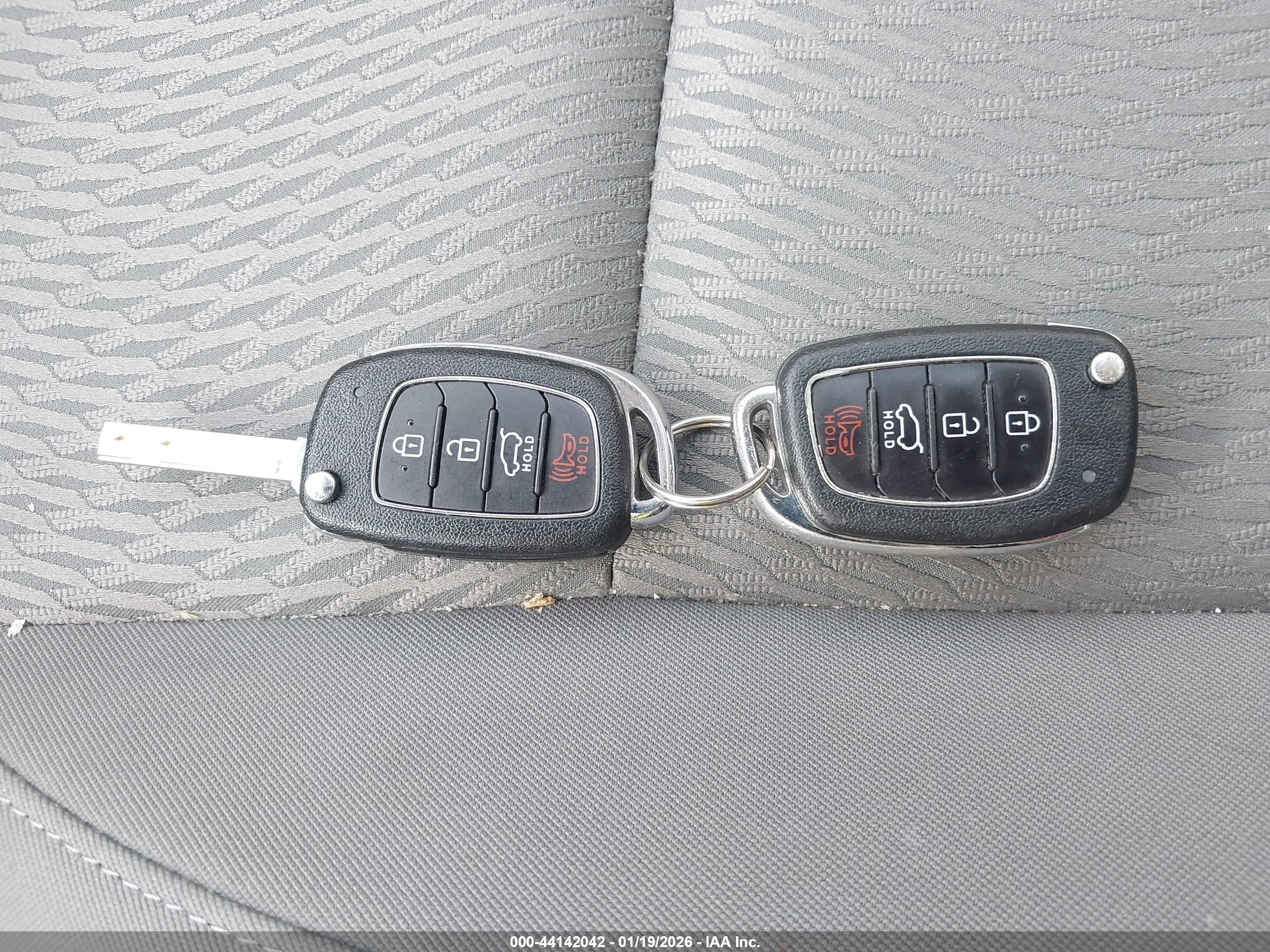 HYUNDAI SANTA image 11