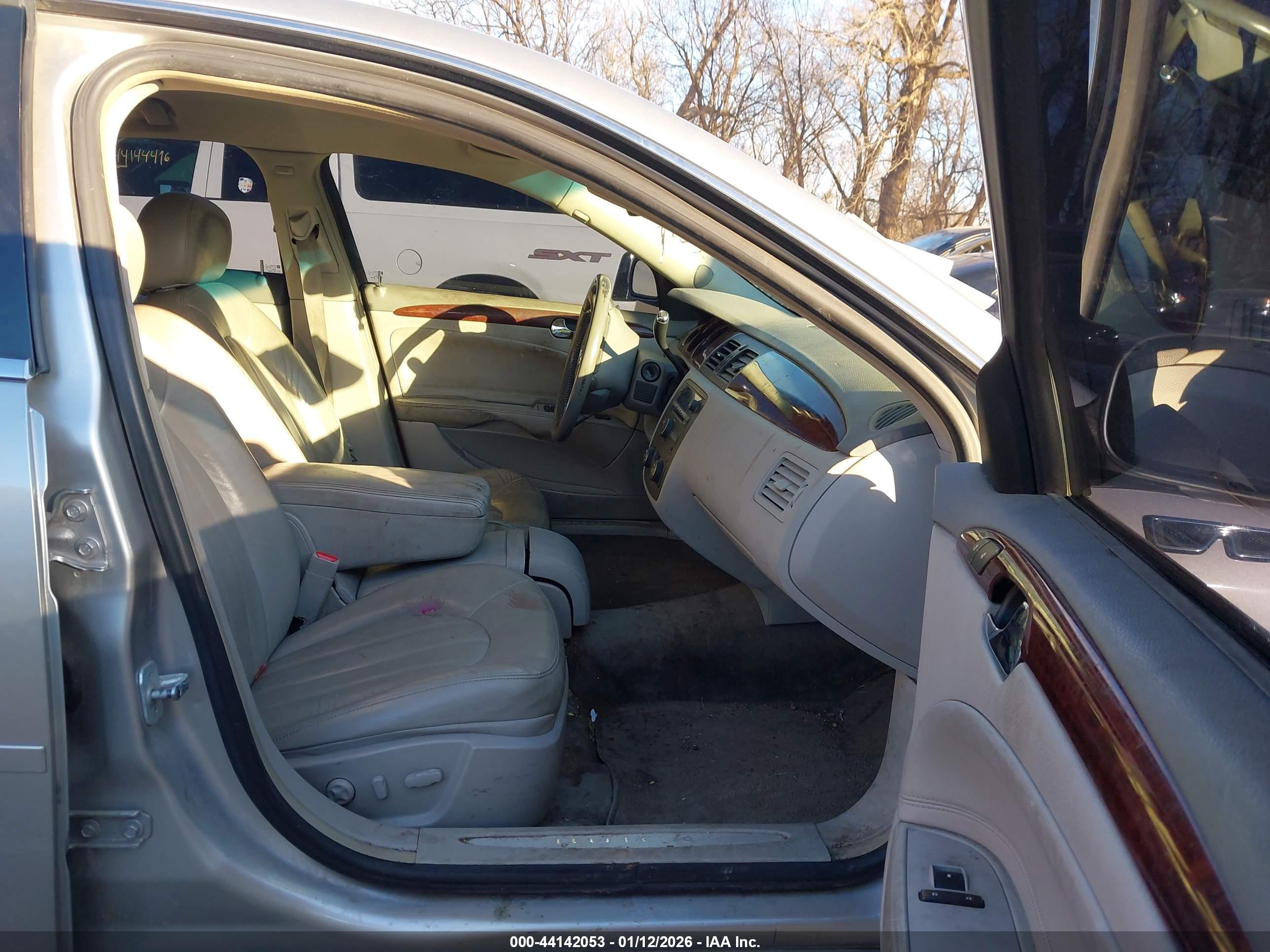BUICK LUCERNE image 5