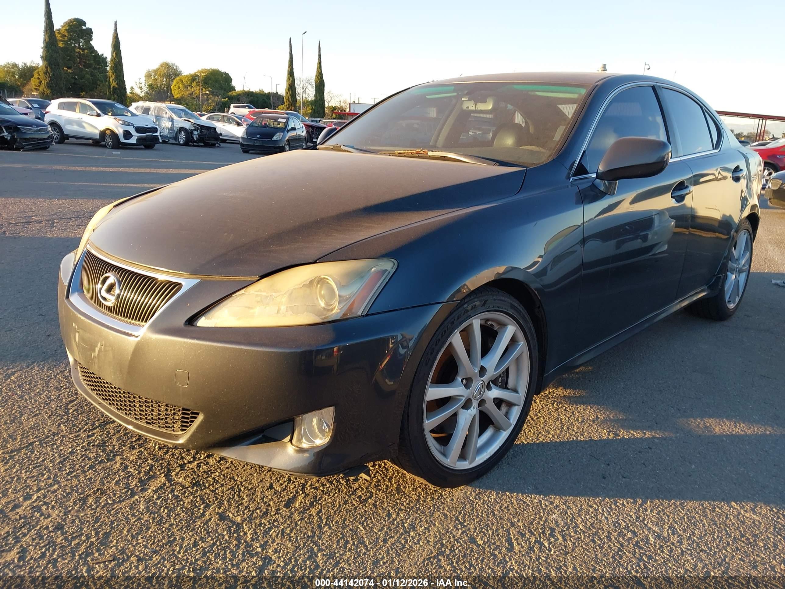 LEXUS IS image 2