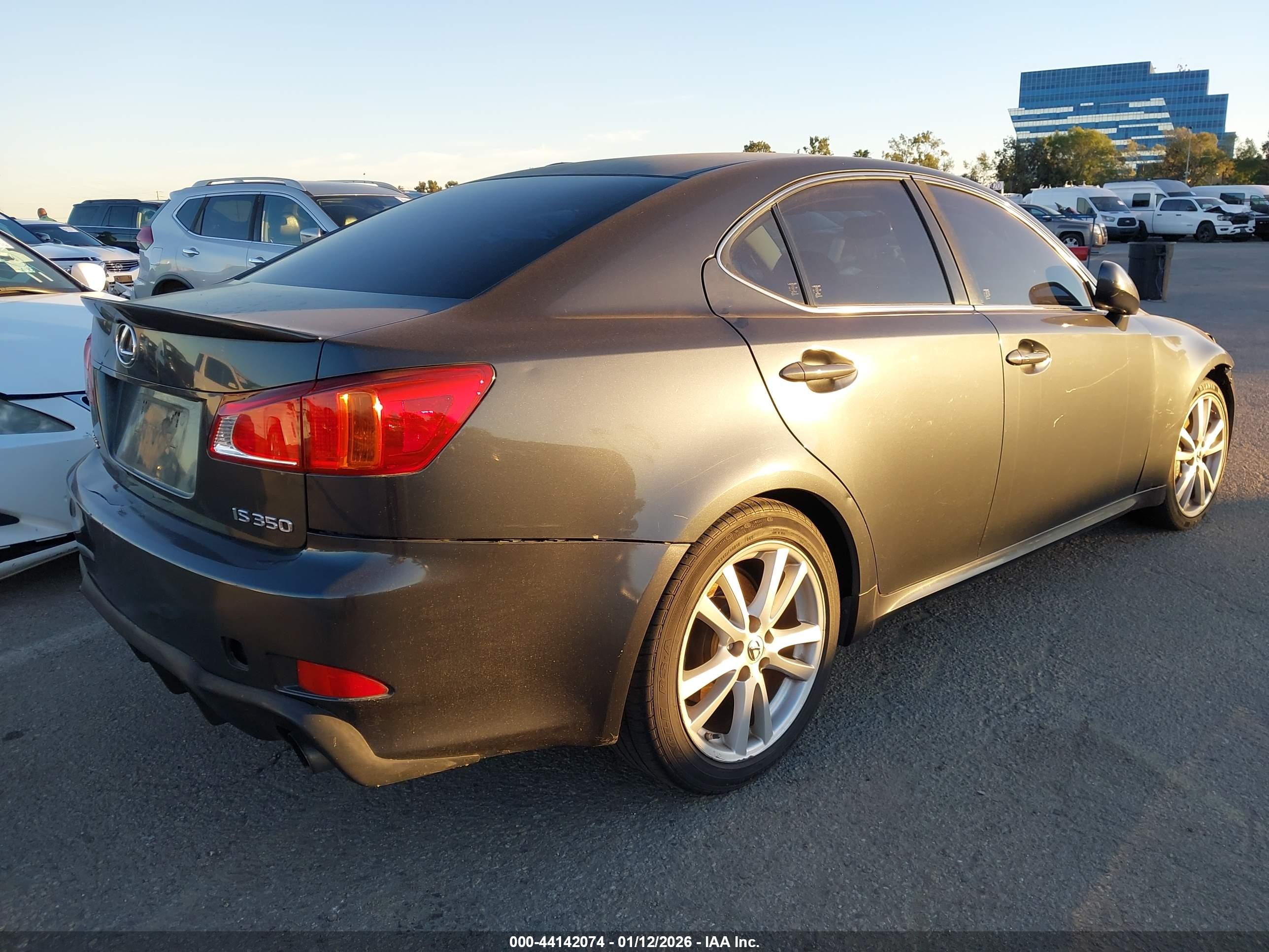 LEXUS IS image 4