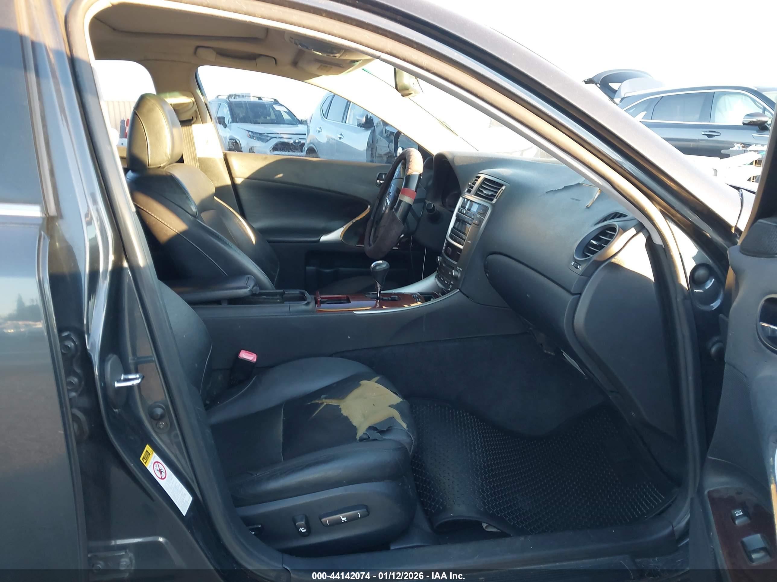 LEXUS IS image 5