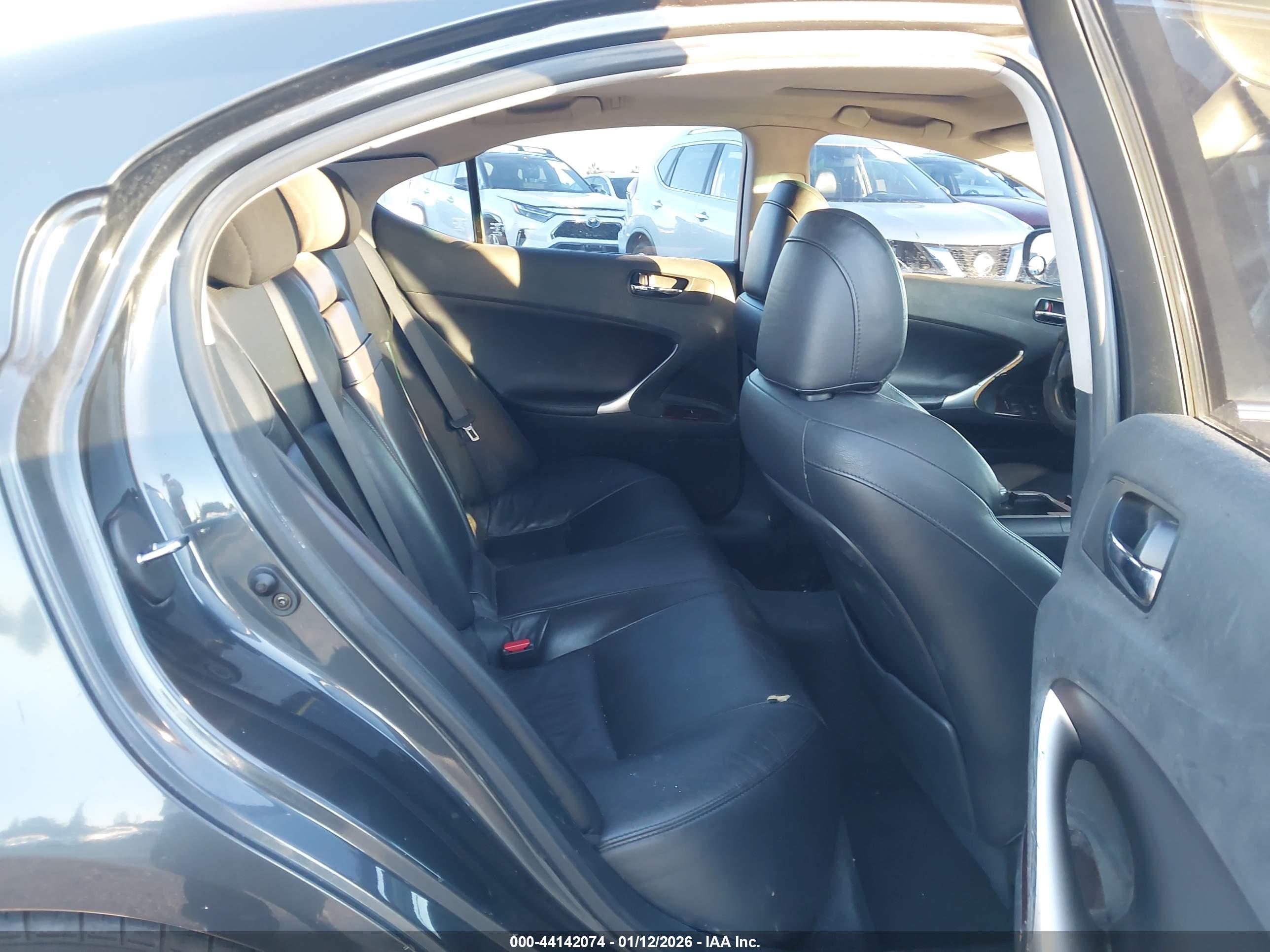 LEXUS IS image 8