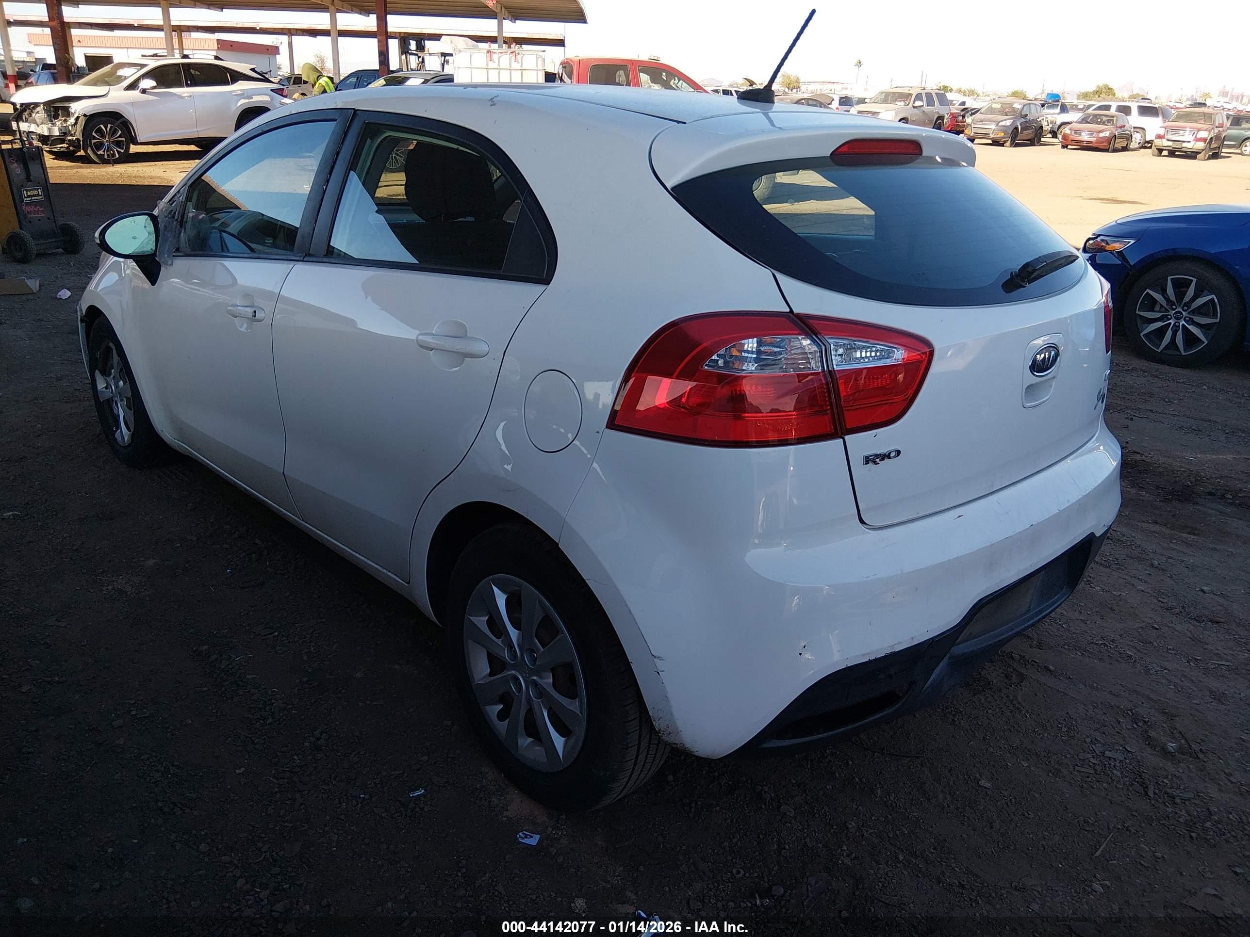 KIA RIO5 image 3