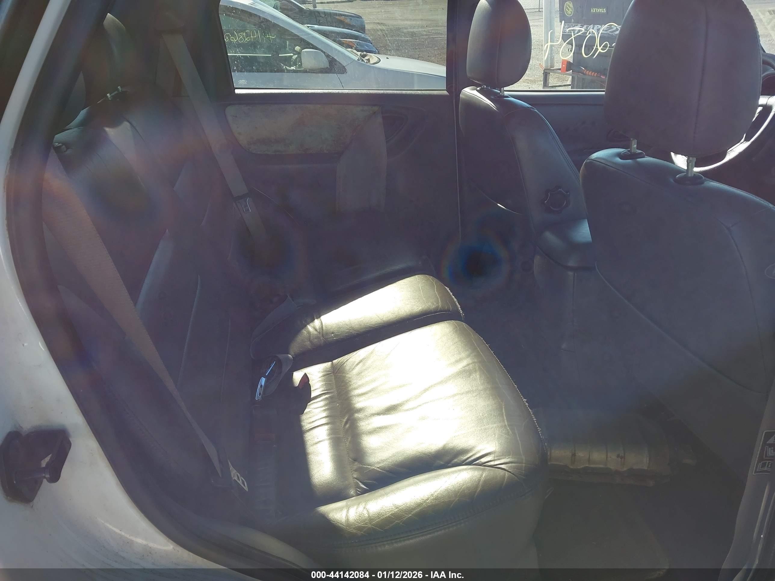 FORD ESCAPE image 8