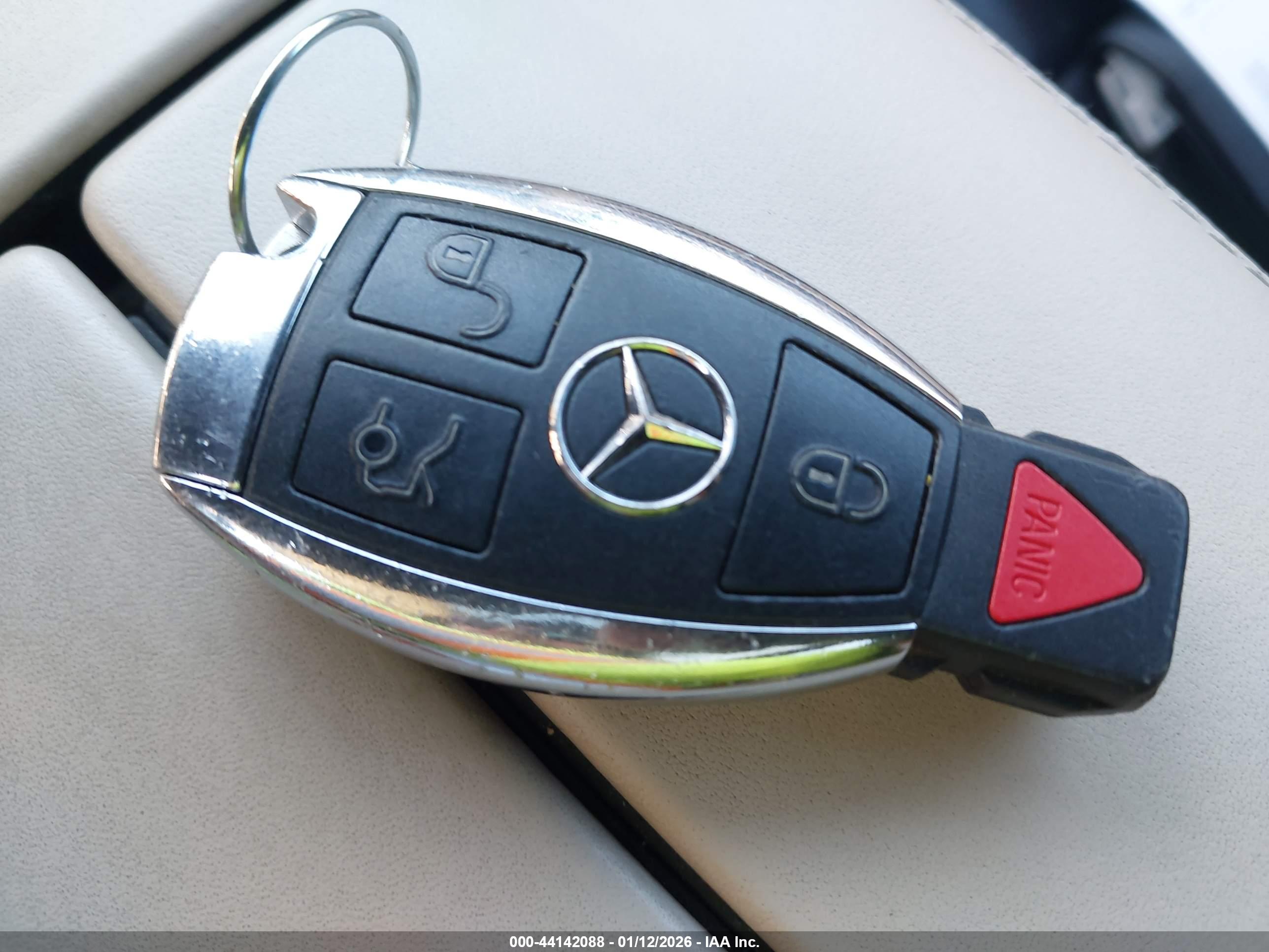 MERCEDES-BENZ E image 11