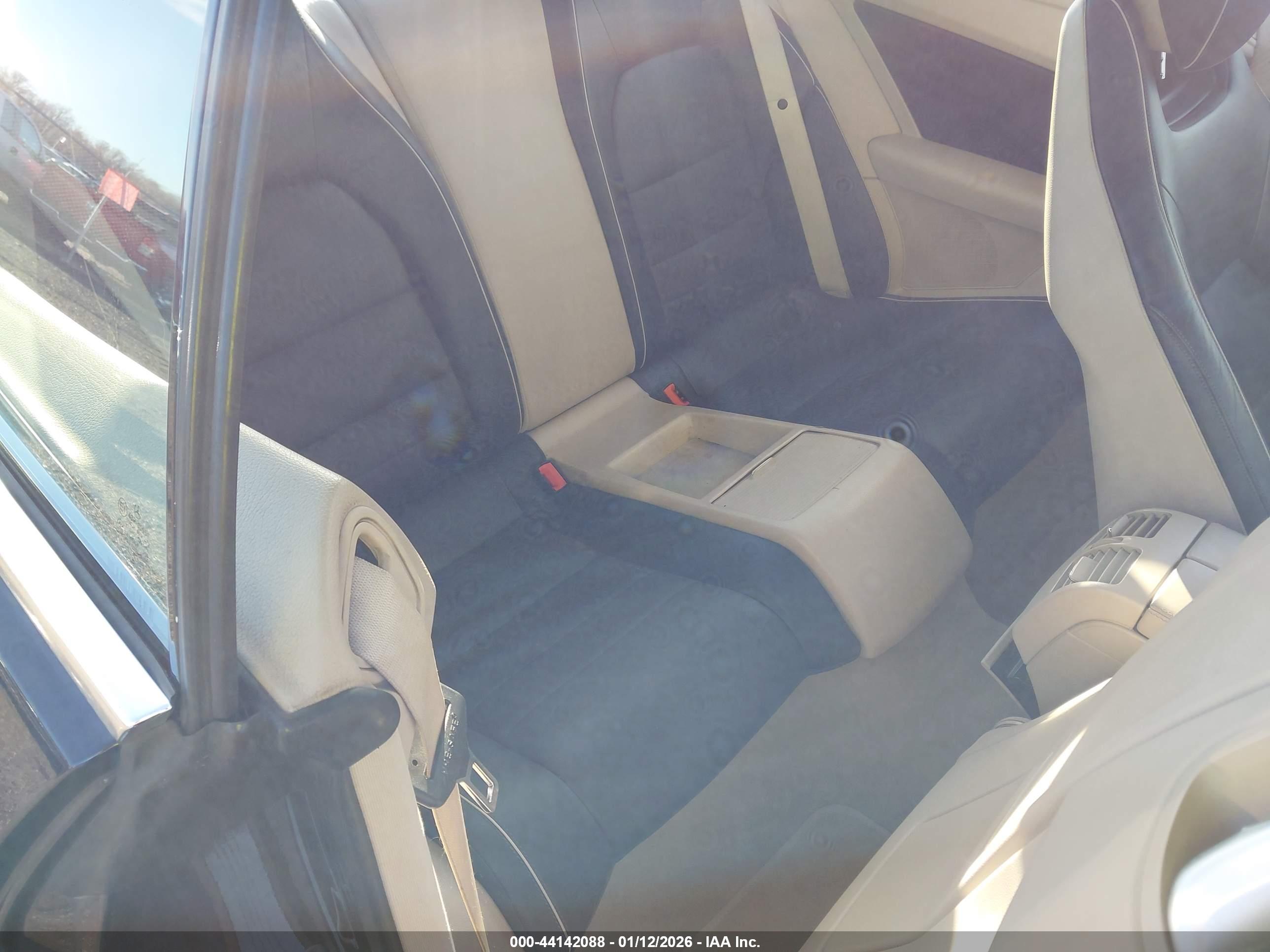 MERCEDES-BENZ E image 8