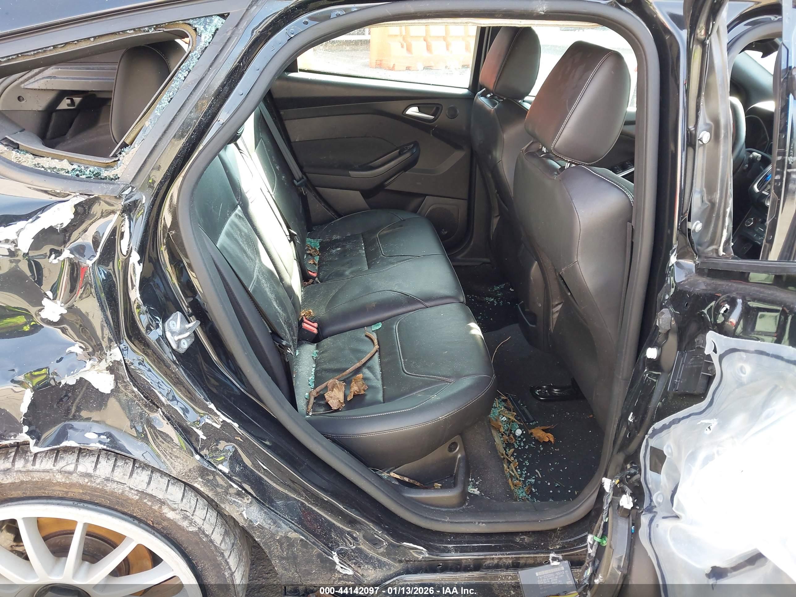 FORD FOCUS image 8
