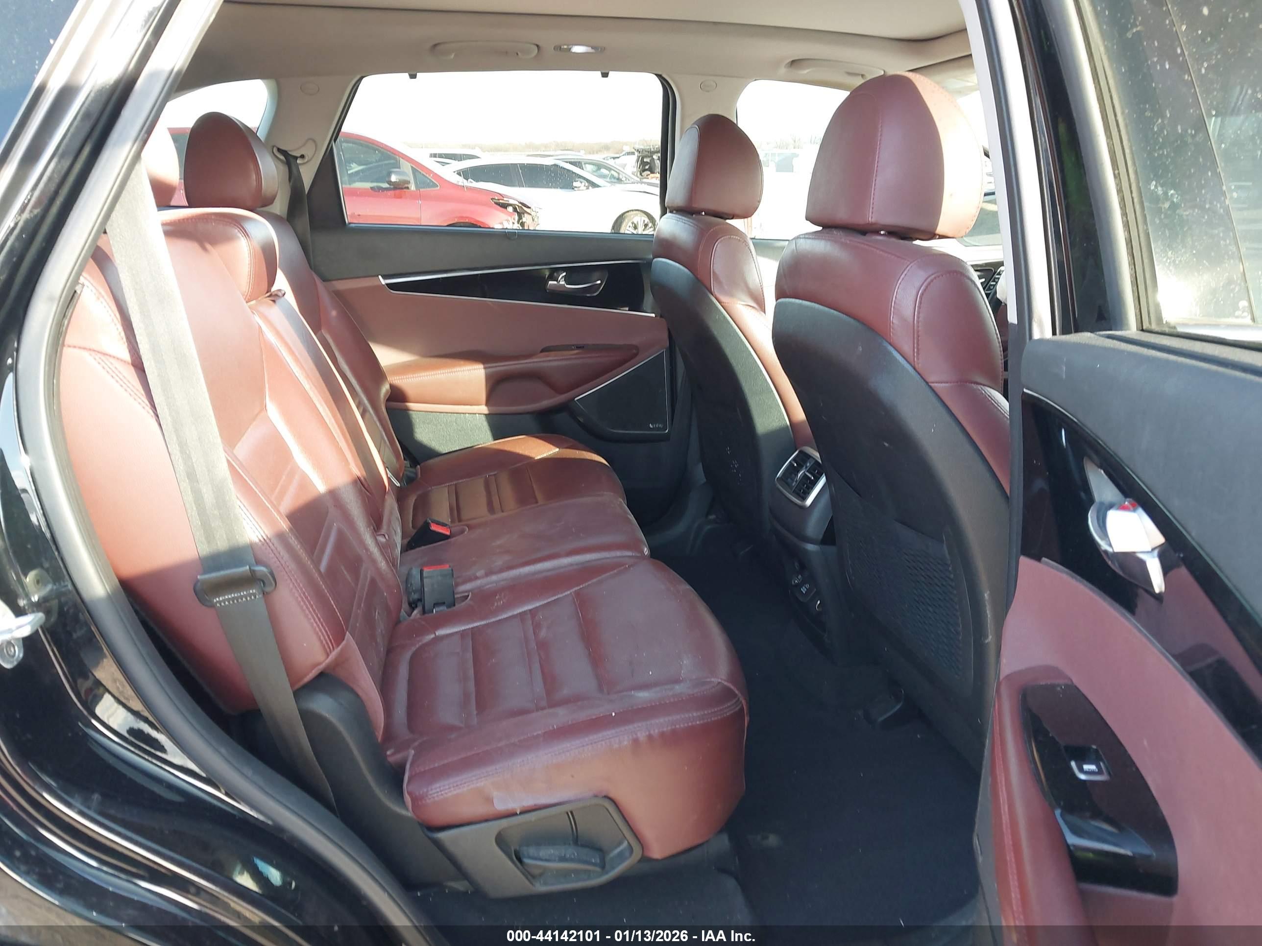 KIA SORENTO image 8