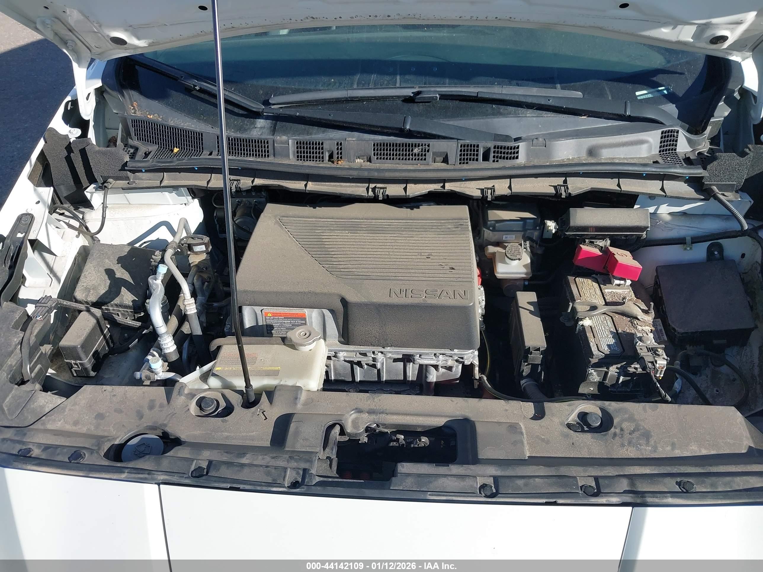 NISSAN LEAF image 10