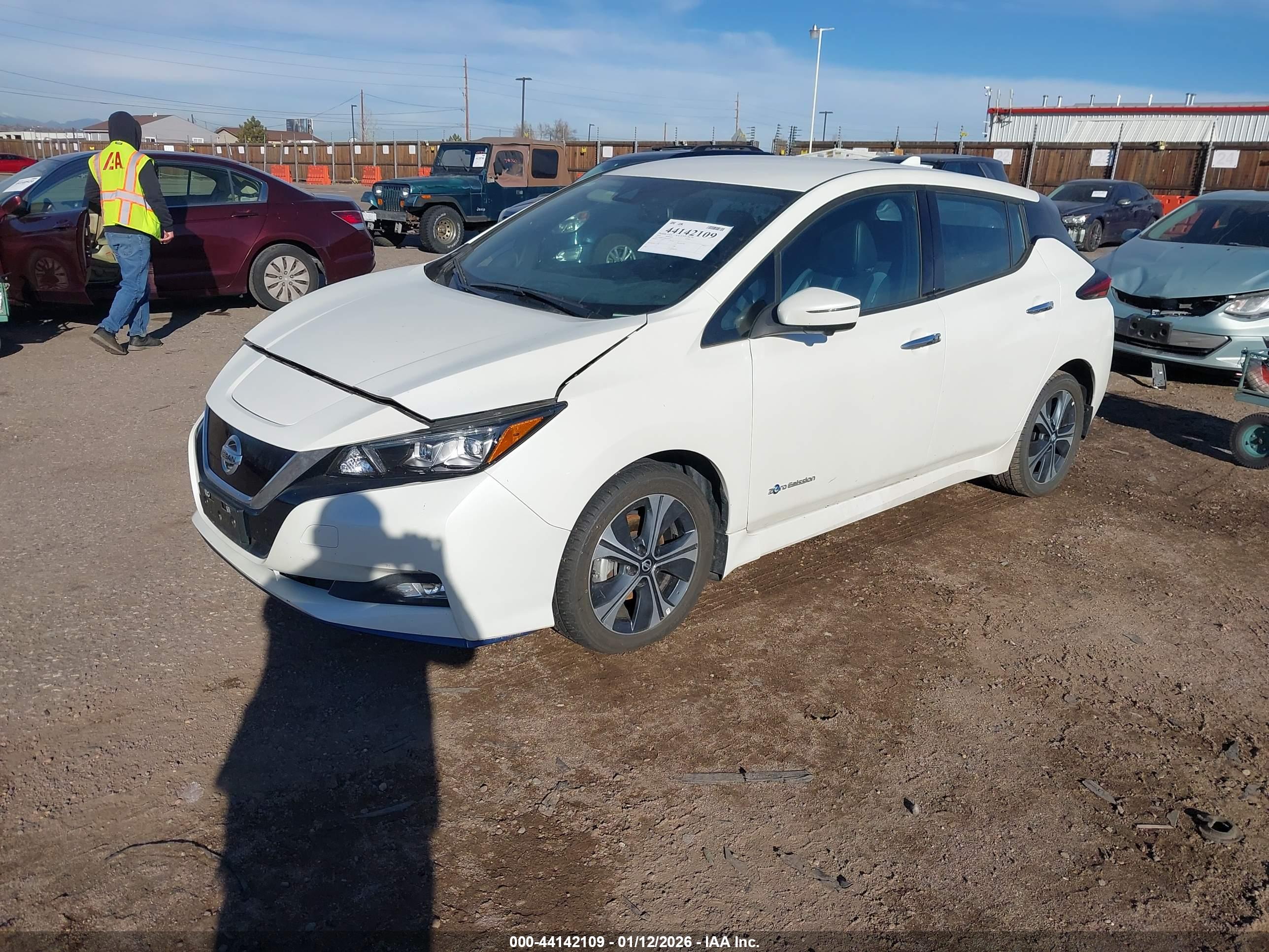 NISSAN LEAF image 2