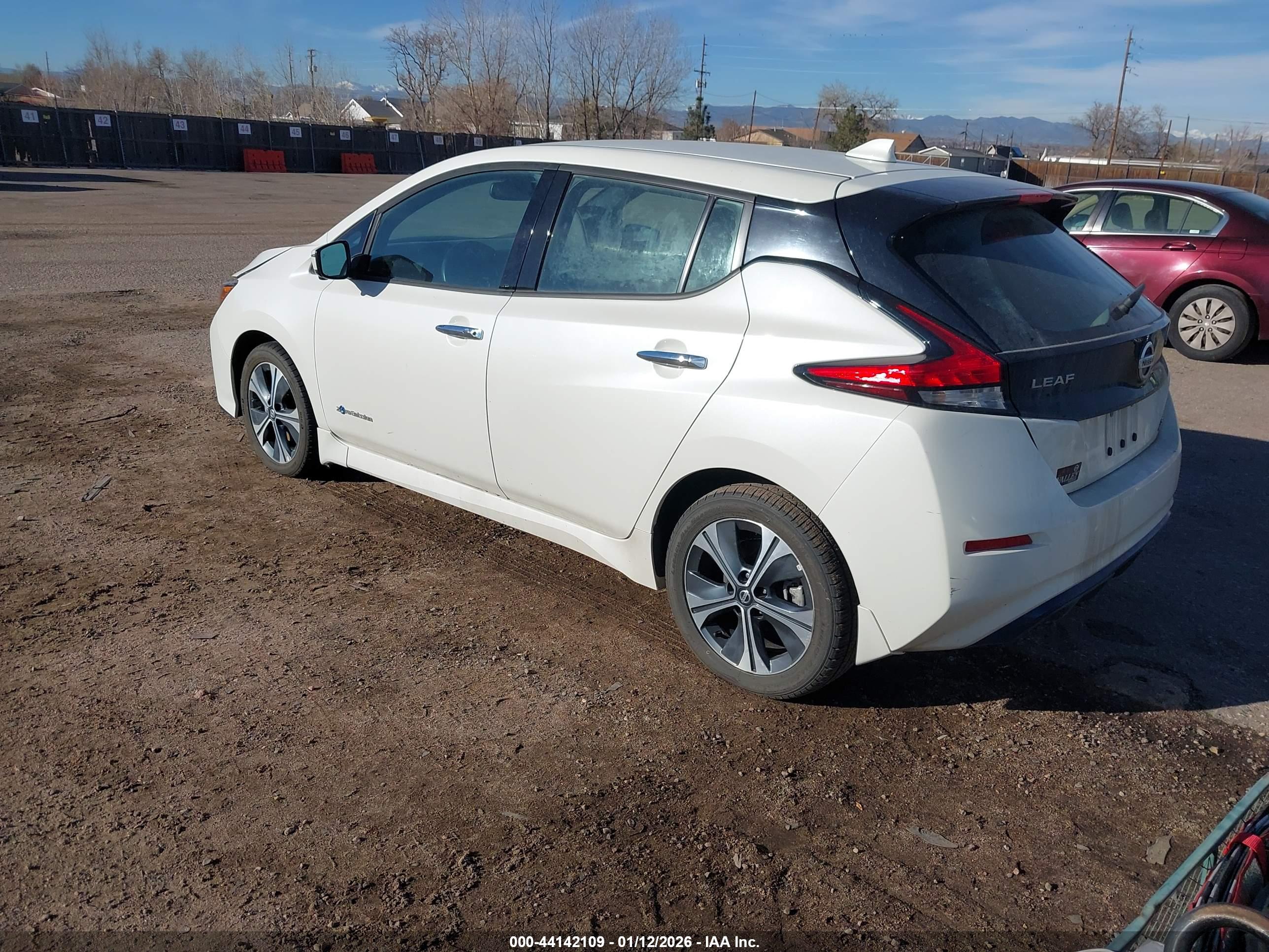 NISSAN LEAF image 3