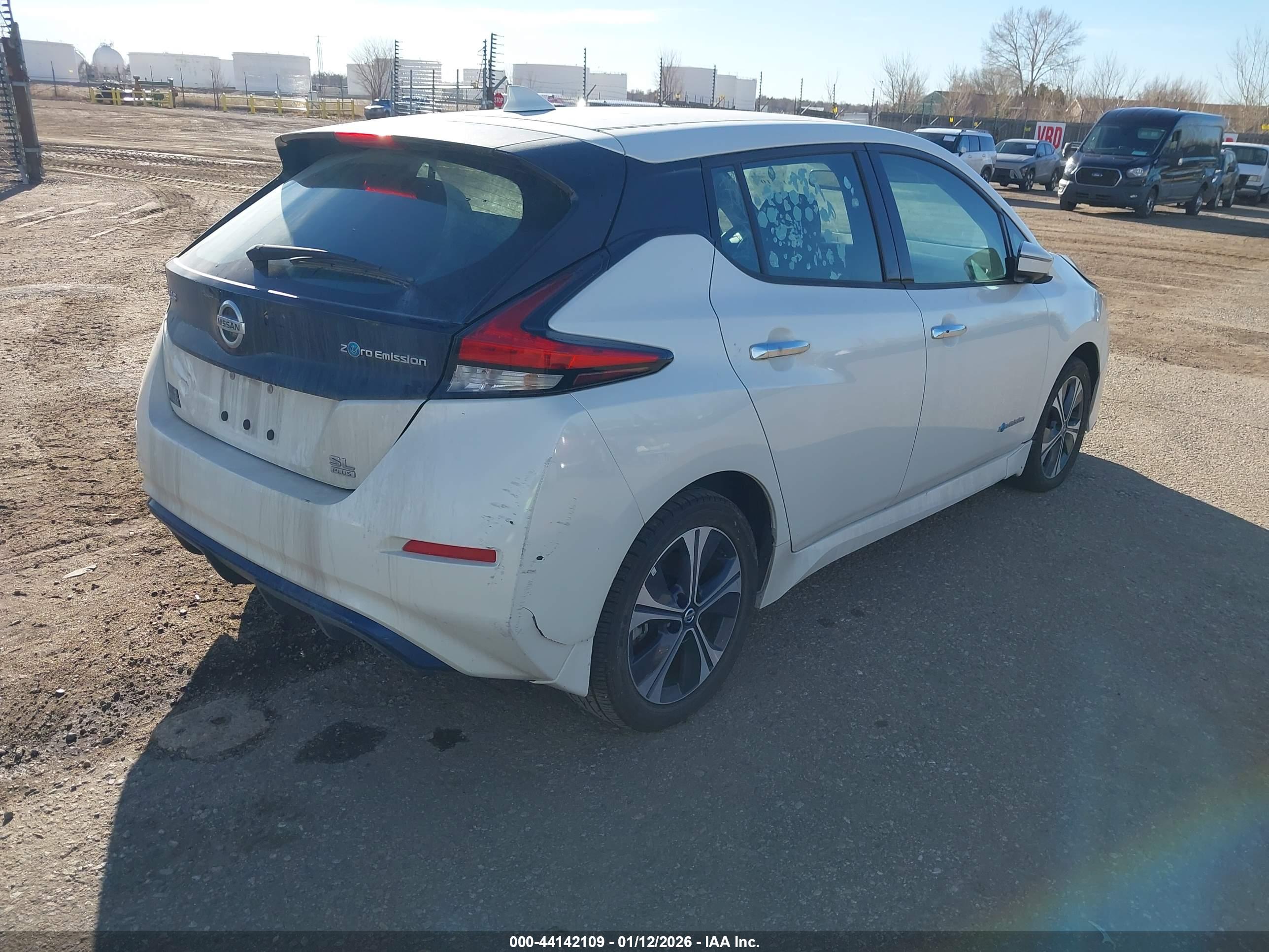 NISSAN LEAF image 4