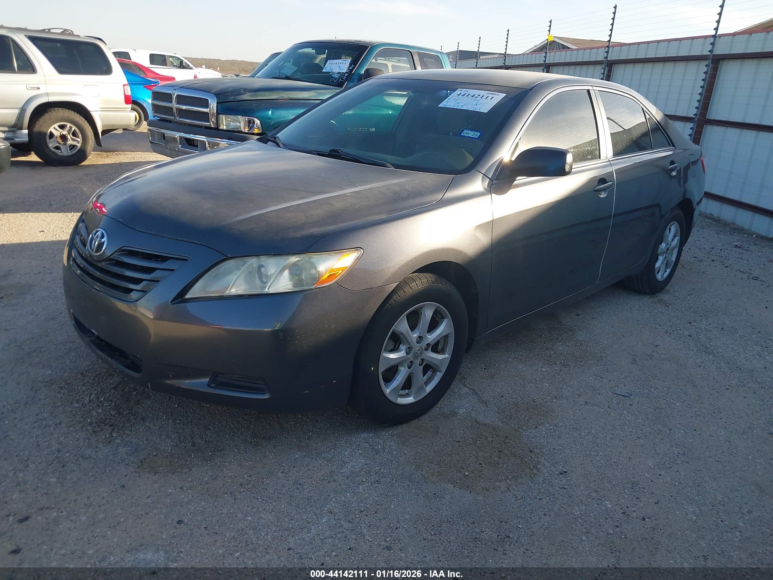 TOYOTA CAMRY image 2