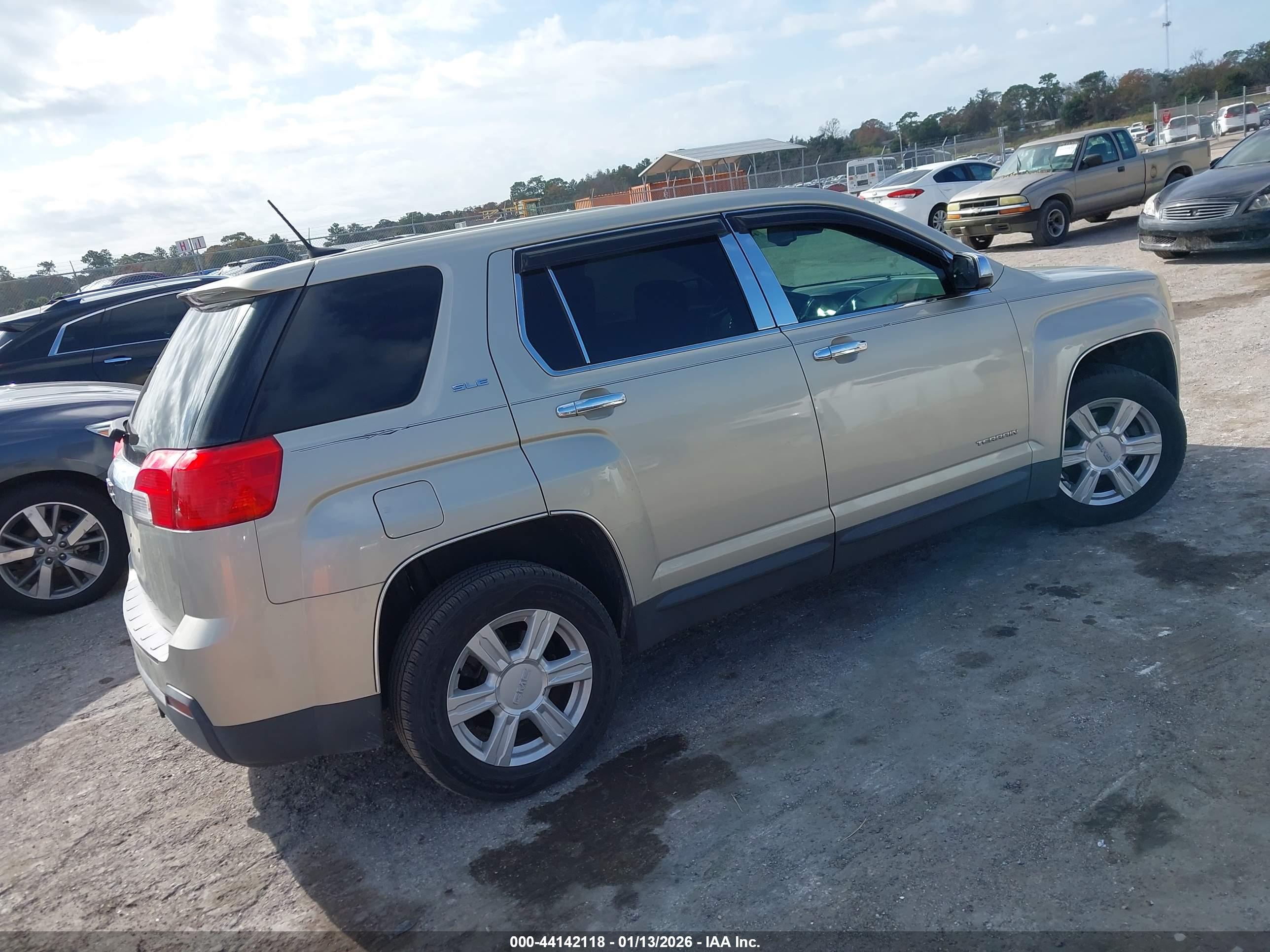 GMC TERRAIN image 4